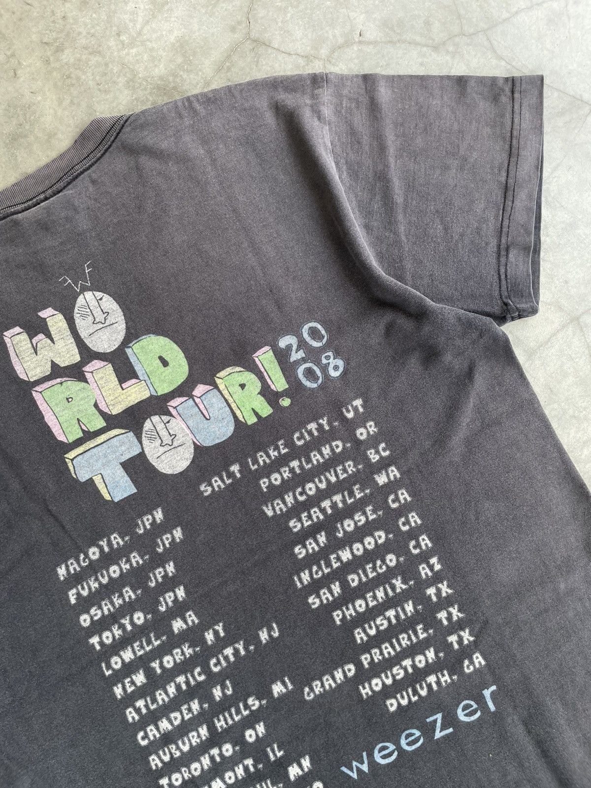 Band Tees Weezer Troublemaker Tour 2008 Naturally Faded Size US M / EU 48-50 / 2 - 9 Thumbnail