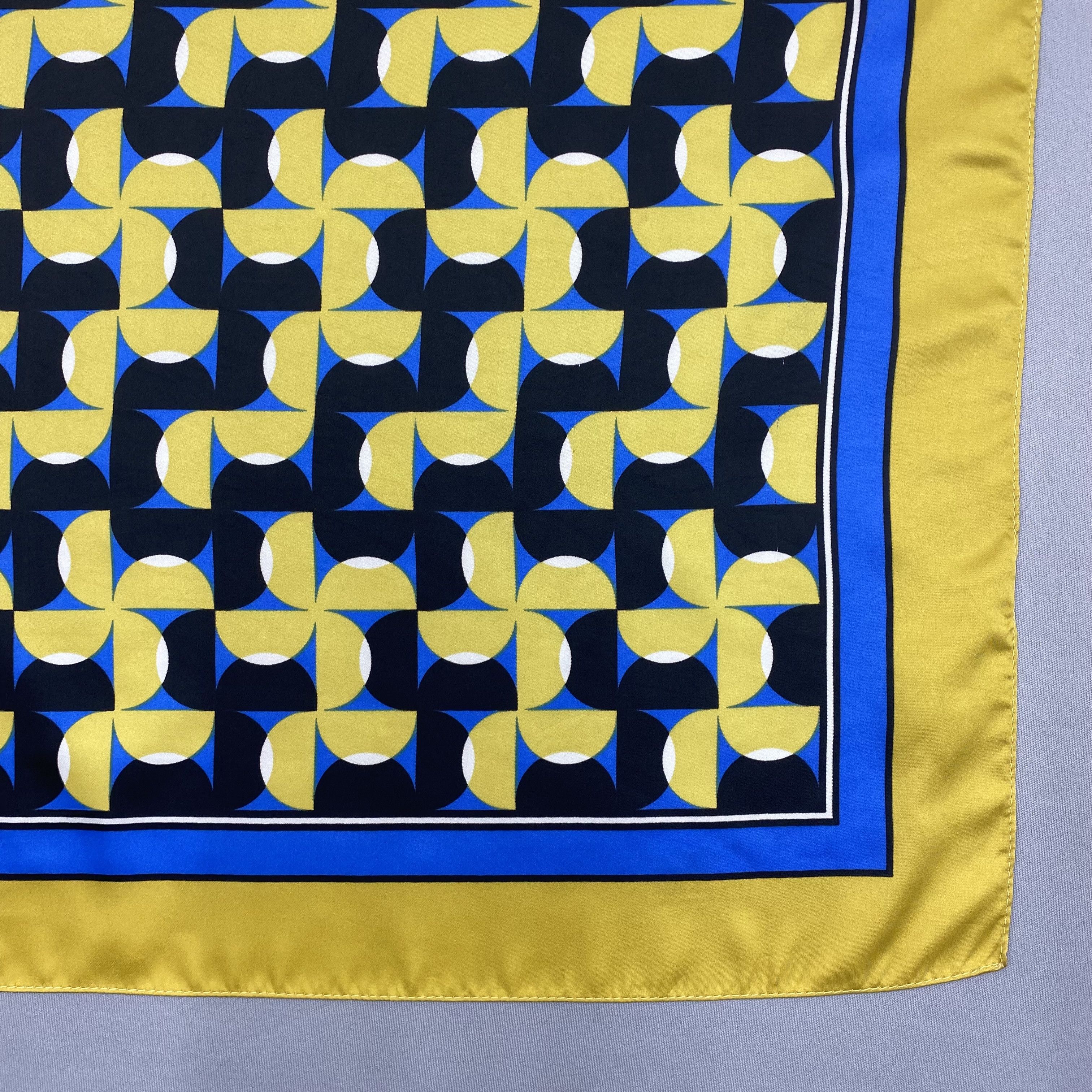 Japanese Brand Vintage Geometric Pinwheel SILK Scarf Twill Wraps Scarves Size ONE SIZE - 5 Thumbnail