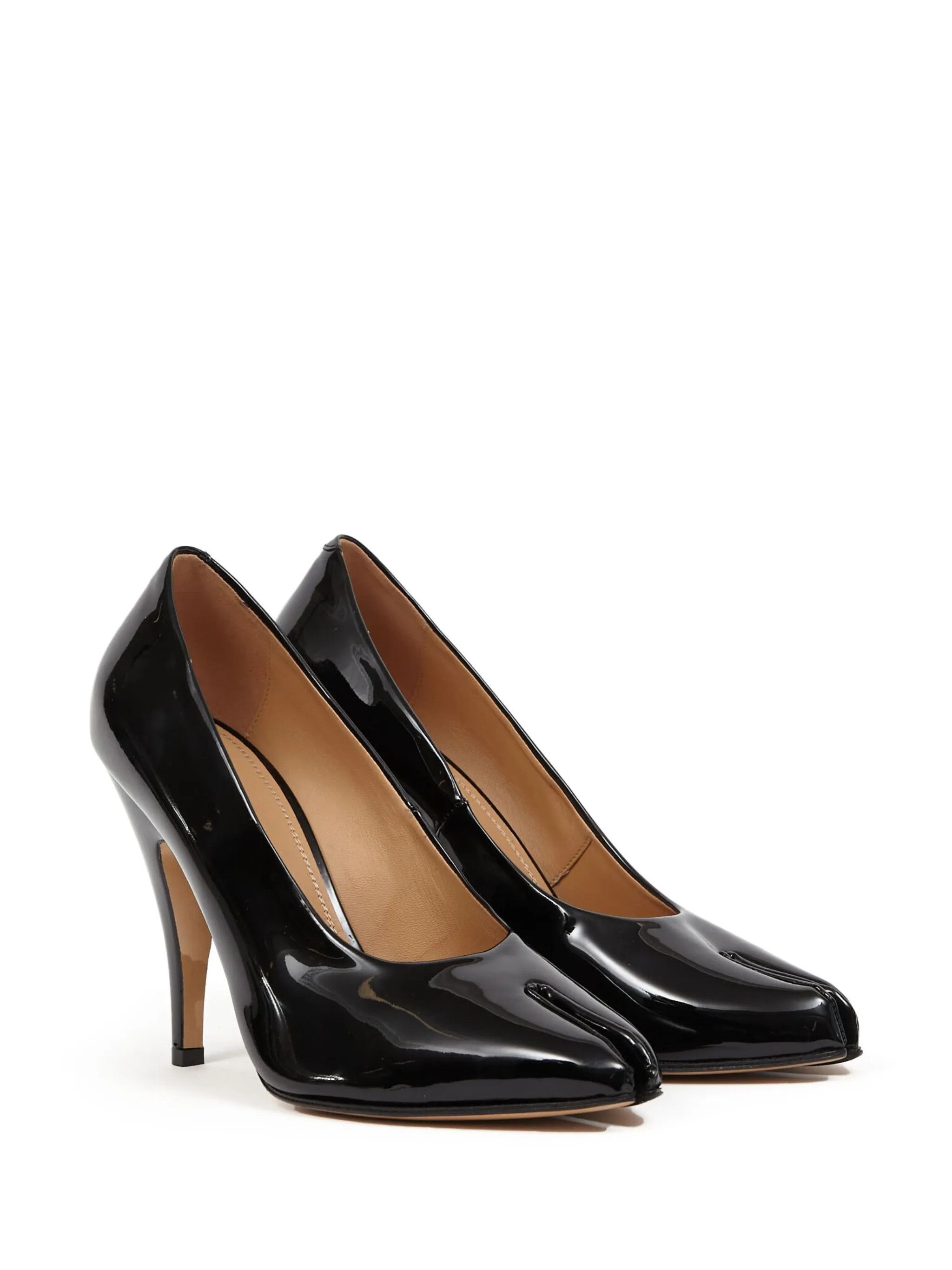 o1w1db11225 Tabi Patent Leather Pumps in Black