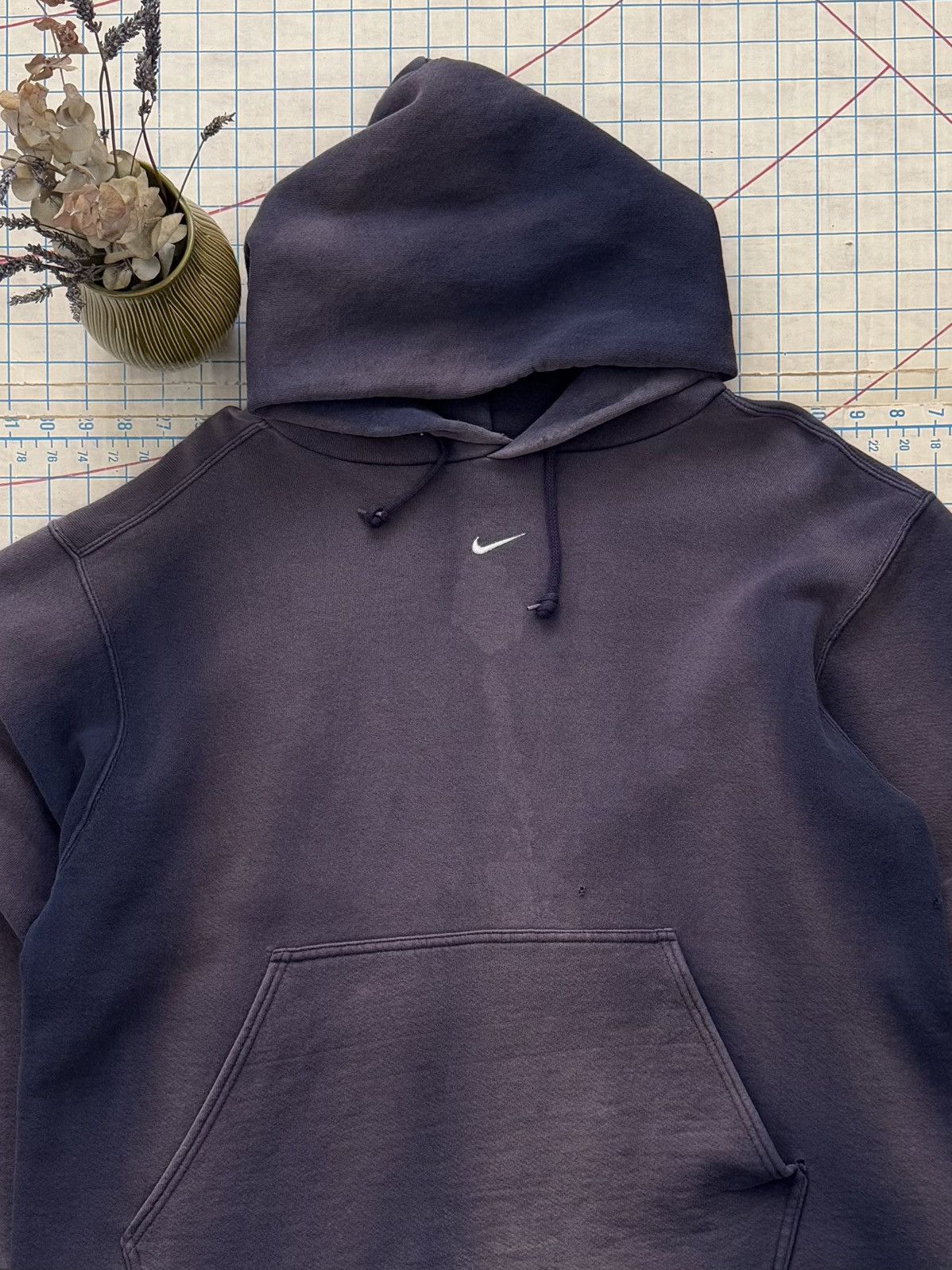 Nike × Vintage Vintage Nike Center Swoosh White Tag Sun Faded Navy Size Lar Size US L / EU 52-54 / 3 - 3 Thumbnail