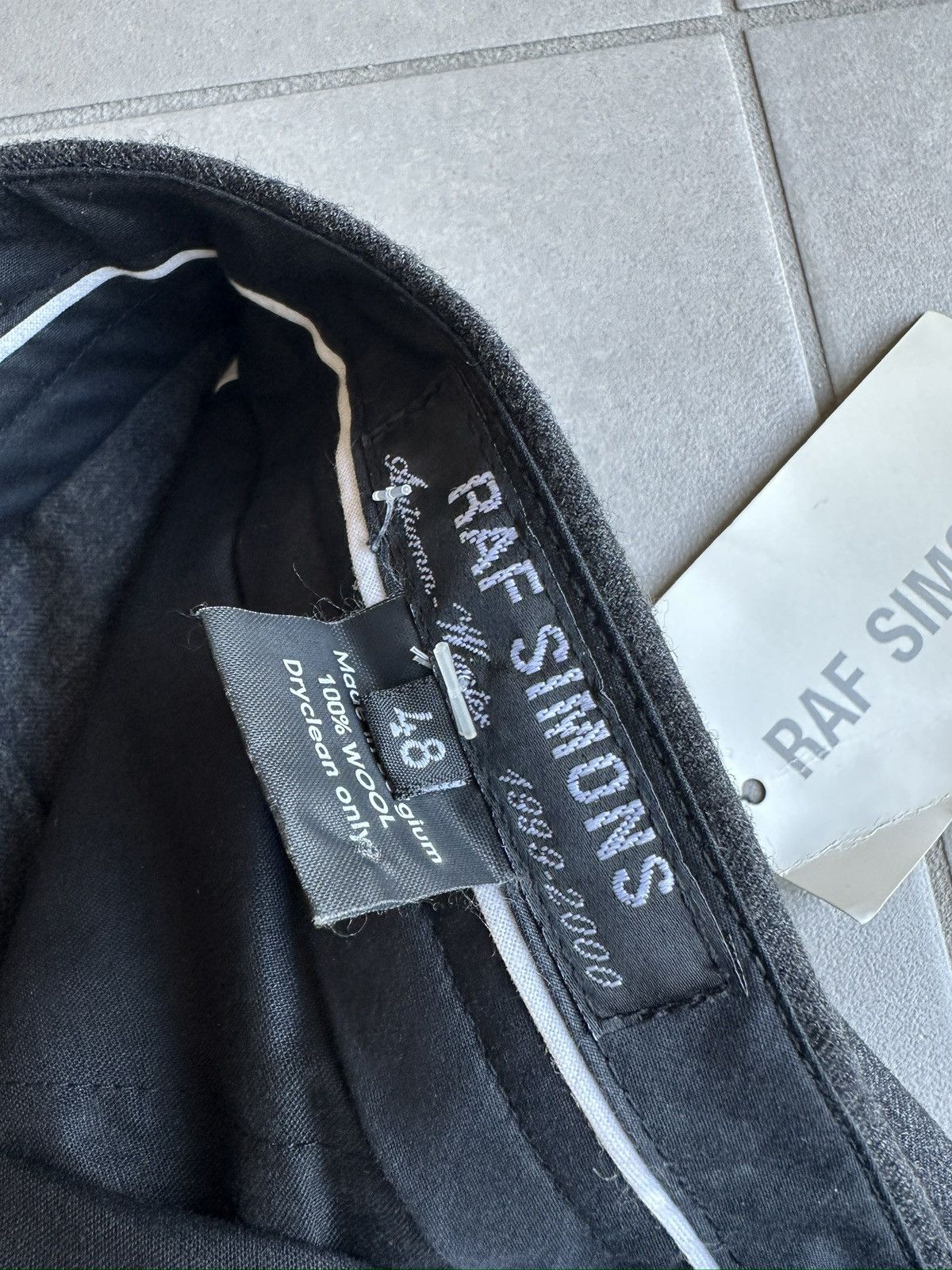 Raf Simons Raf Simons AW1999 NWT darted baggy wool trousers Size US 32 / EU 48 - 8 Thumbnail