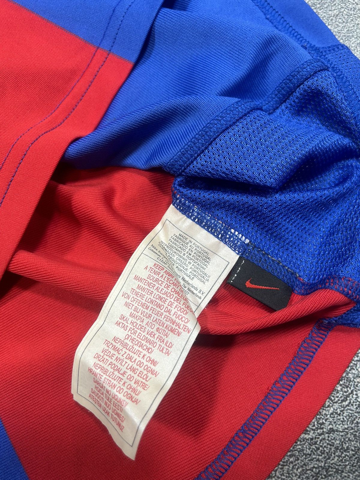 Nike × Vintage Nike Basel Vintage 2002-04 Home Football Jersey Toyota Size US L / EU 52-54 / 3 - 5 Thumbnail