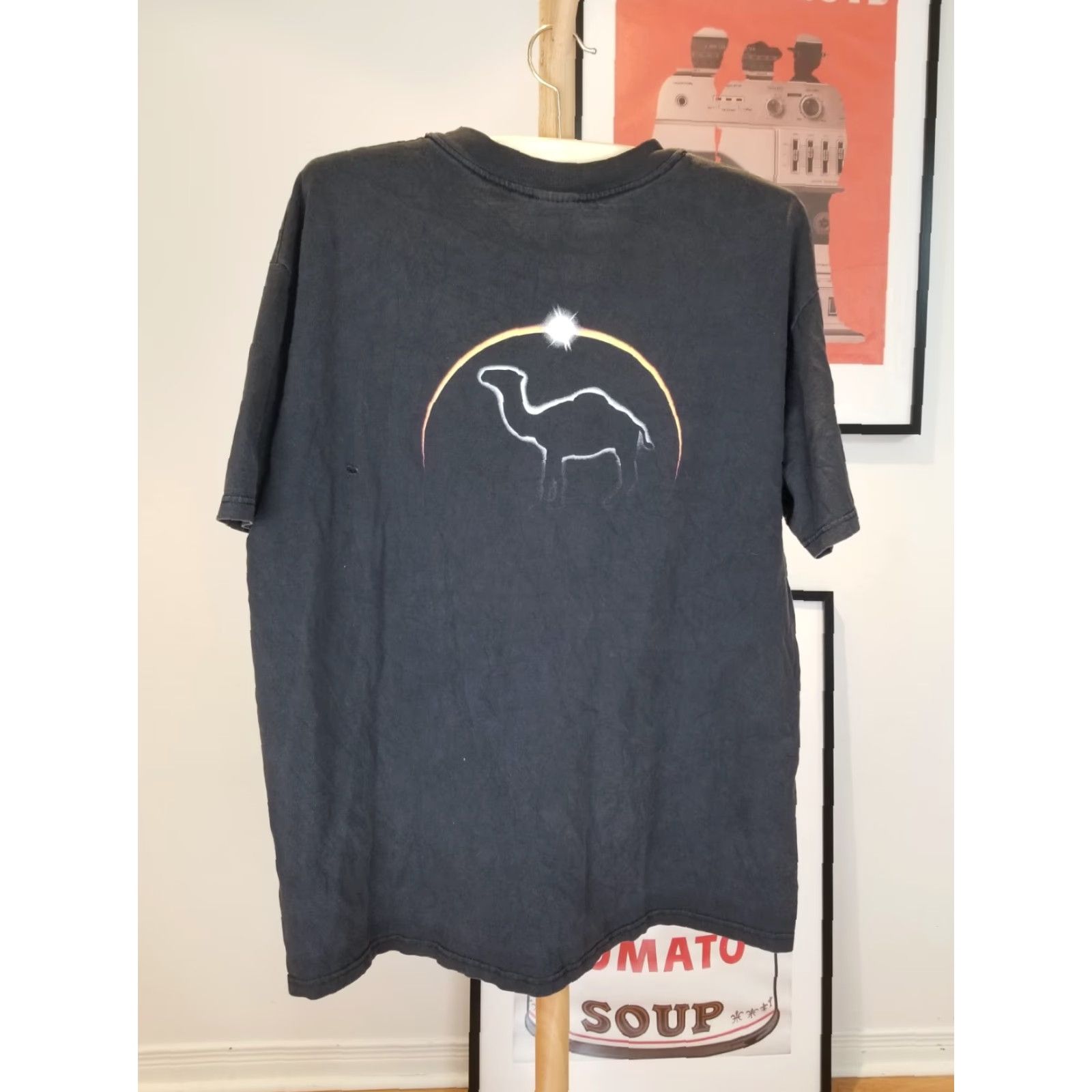 Hanes VINTAGE 90' JOE CARMEL CIGARETTE PROMO ONE POCKET BLACK T-SHIRT SZ XL Hanes T-Shirt Men XL Black Pocket Crew Neck Short Sleeve Cotton Shirt 90s Mens Size US XL / EU 56 / 4 - 2 Thumbnail