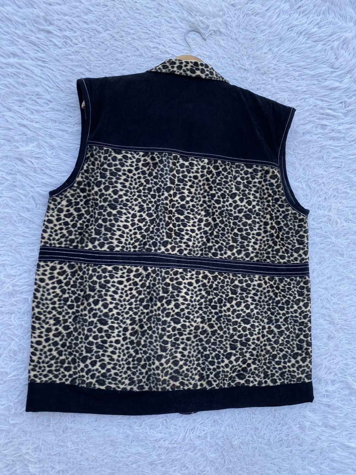 Japanese Brand Vintage 1990s style leopard cheetah Design sleeveless vest Size US L / EU 52-54 / 3 - 12 Thumbnail