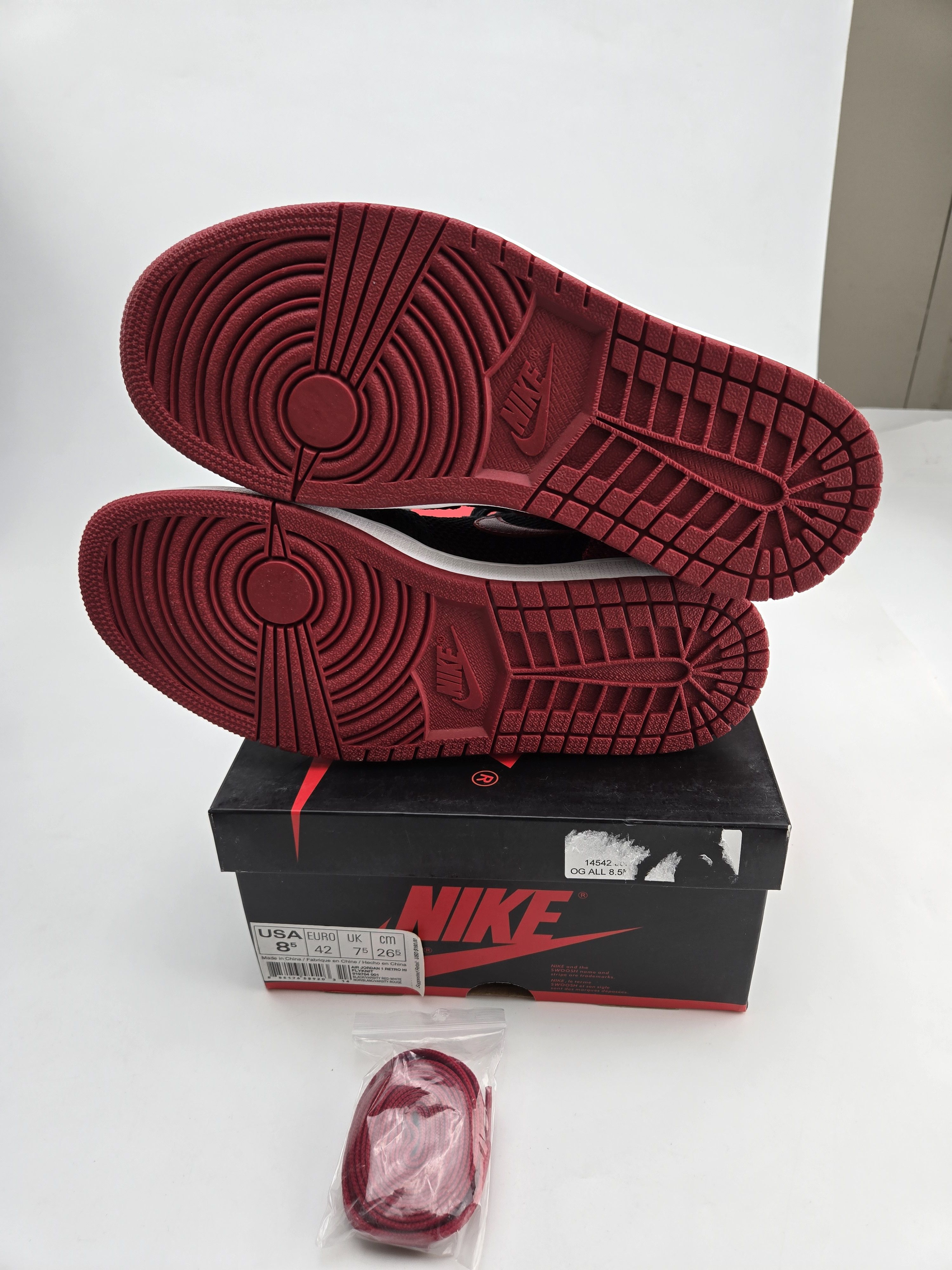 Jordan Brand Jordan 1 Flyknit Bred Size US 8.5 / EU 41-42 - 5 Thumbnail