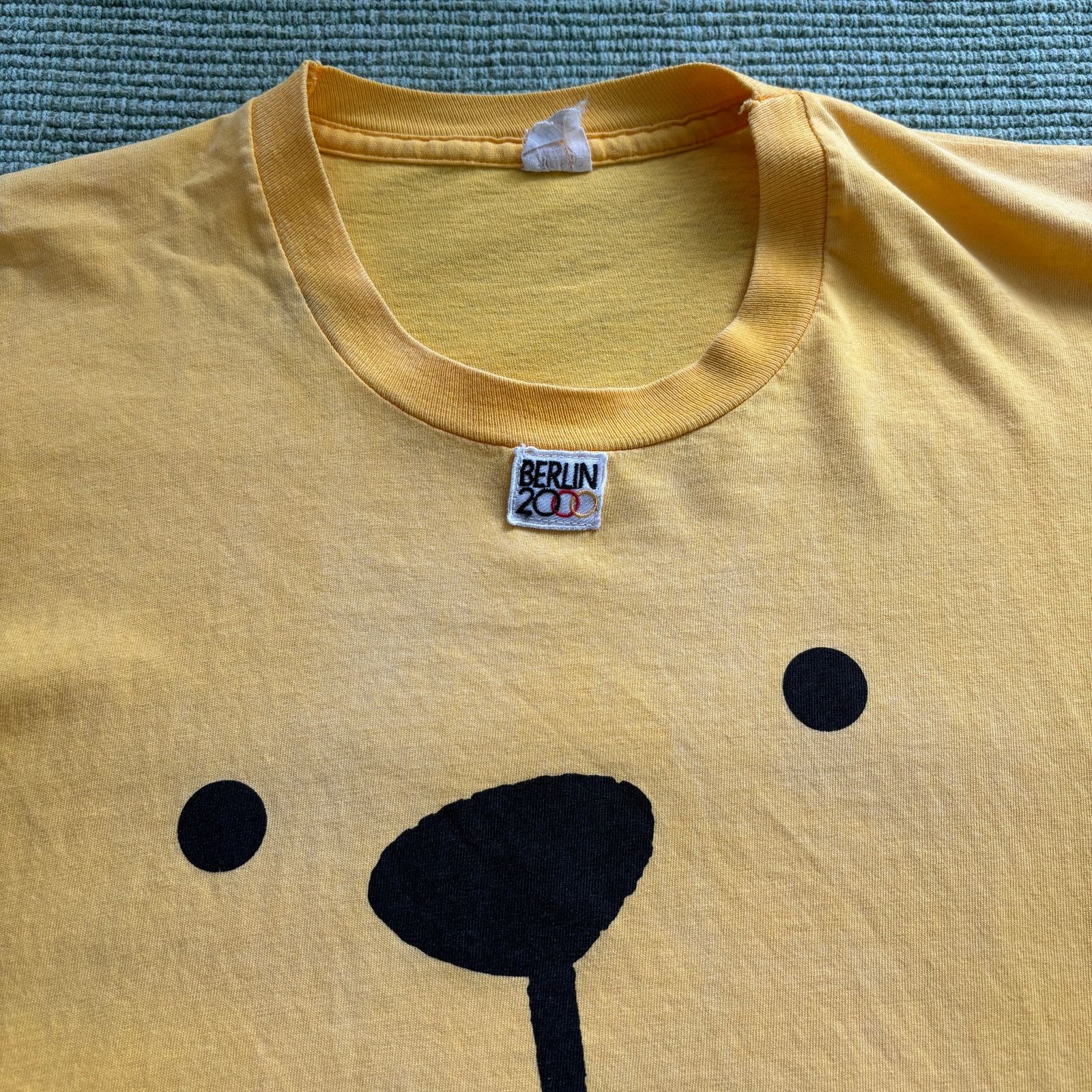 Vintage Vintage Berlin 2000 Faded Single Stitched Bear Face Tee Size US L / EU 52-54 / 3 - 2 Thumbnail