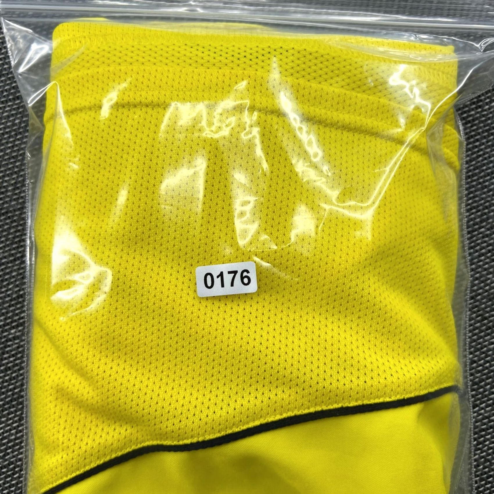 Nike Nike Borussia Dortmund 2004 2005 Home Metzelder #21 Jersey Football Mens L Yellow T-Shirt Size US L / EU 52-54 / 3 - 2 Thumbnail