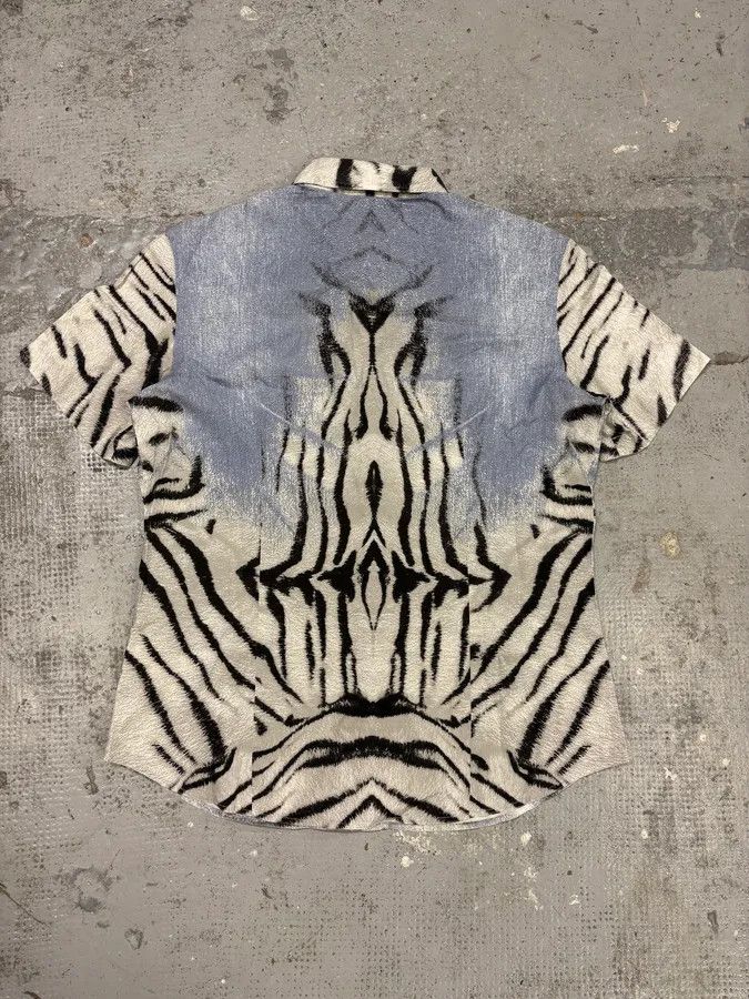 Roberto Cavalli 2000s Cavalli Blue & White Safari Zebra Short Sleeves Shirt Size US S / EU 44-46 / 1 - 6 Thumbnail