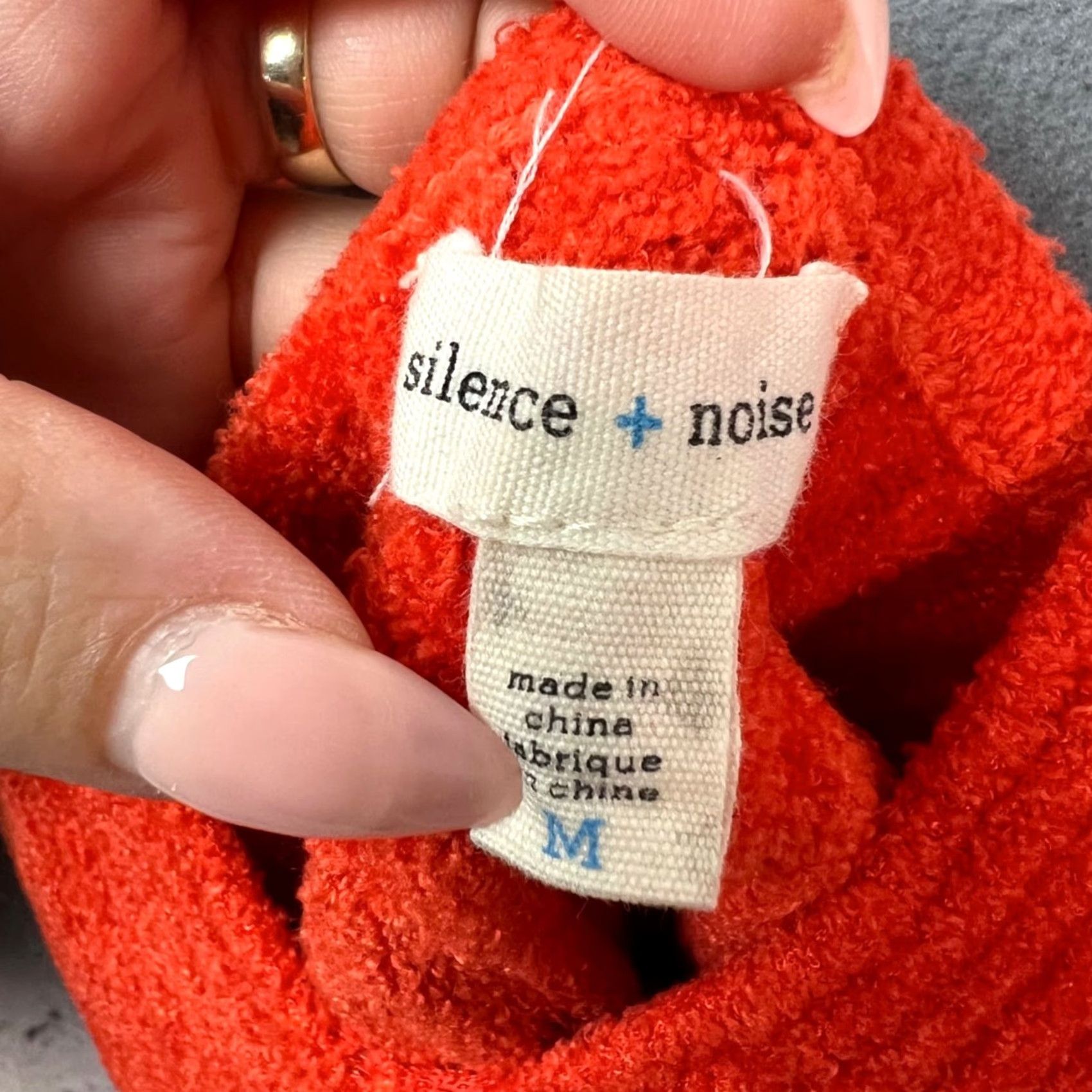 Vintage Silence + Noise Tank Cropped Womens Size Medium Red Knit Nylon Viscose Sleeveless V-Neck Cropped Tank Top Shirt Size M / US 6-8 / IT 42-44 - 3 Thumbnail