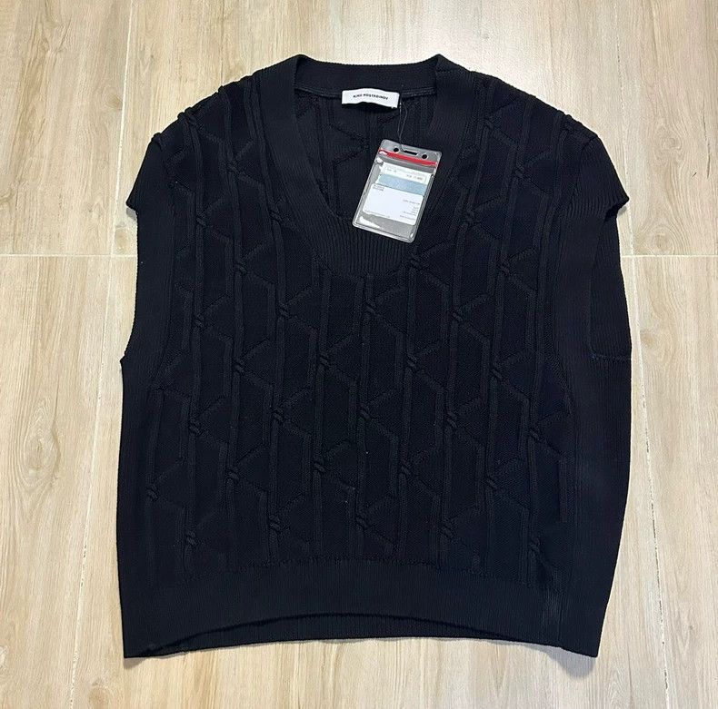 Kiko Kostadinov kiko kostadinovSS24 Show Black Knit Vest 2503-Nextarrow Size 48R - 1 Thumbnail