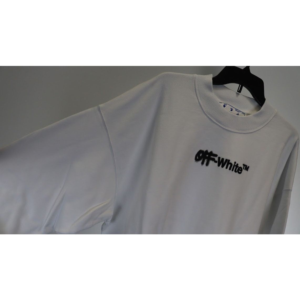 Off-White o1rshd1 Spray Helv Skate Crewneck in White/Black Size US L / EU 52-54 / 3 - 7 Thumbnail