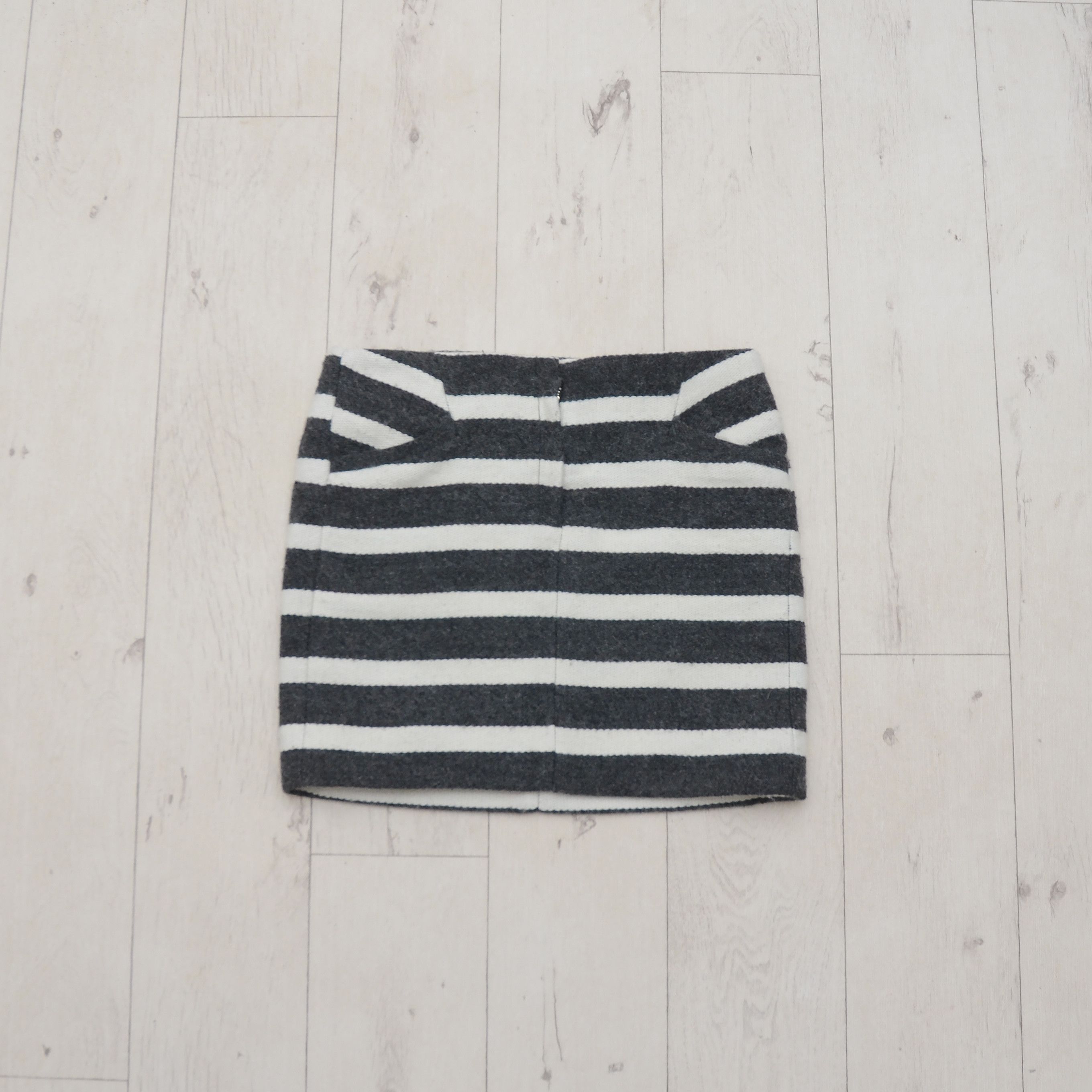 Maje CHANEL BOUTIQUE MADE IN FRANCE SKIRT Size 25" / US 0 / IT 36 - 1 Thumbnail