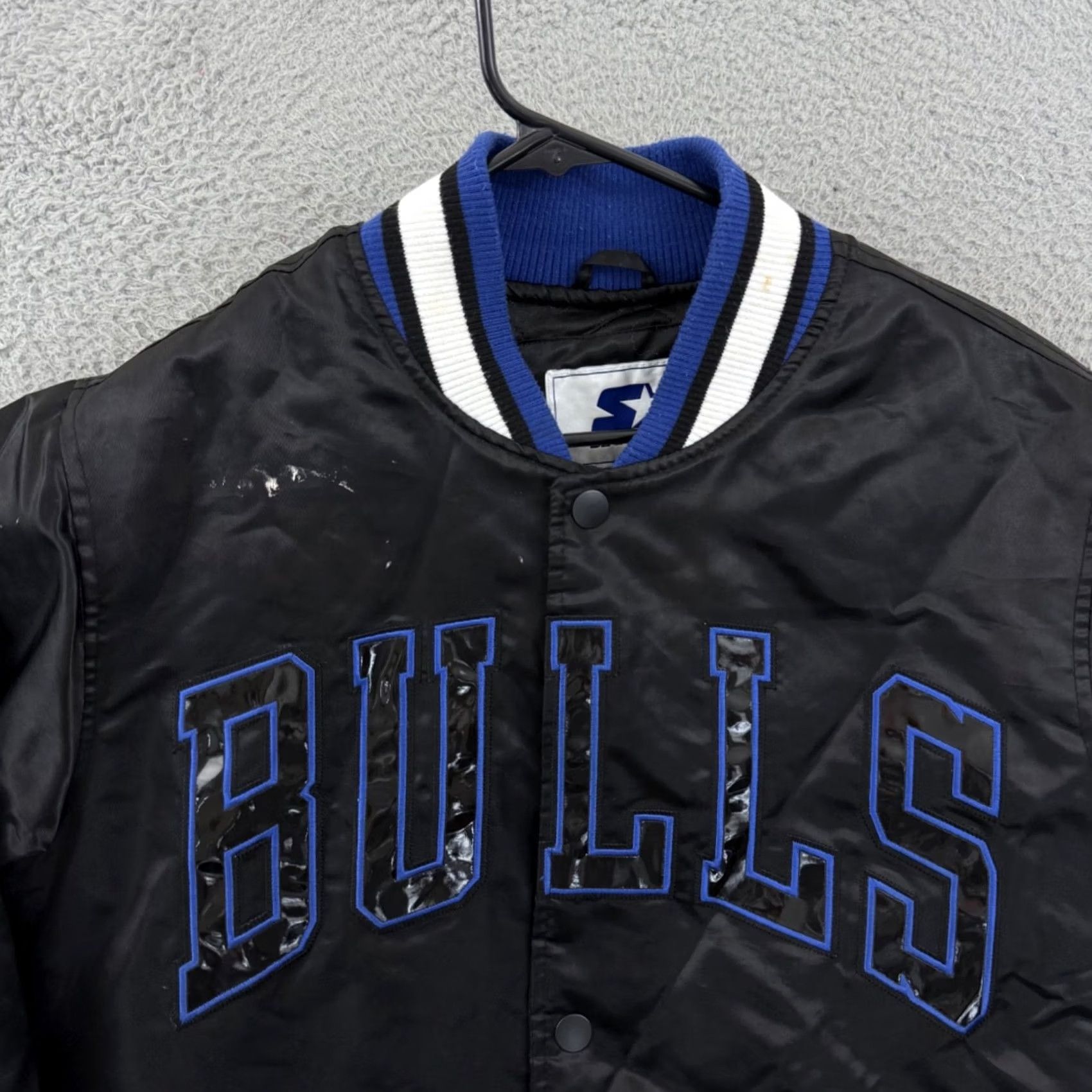 Starter VINTAGE Starter Chicago Bulls Bomber Jacket Mens Small Black Satin 90s NBA City logo Regular Mens Size US S / EU 44-46 / 1 - 3 Thumbnail