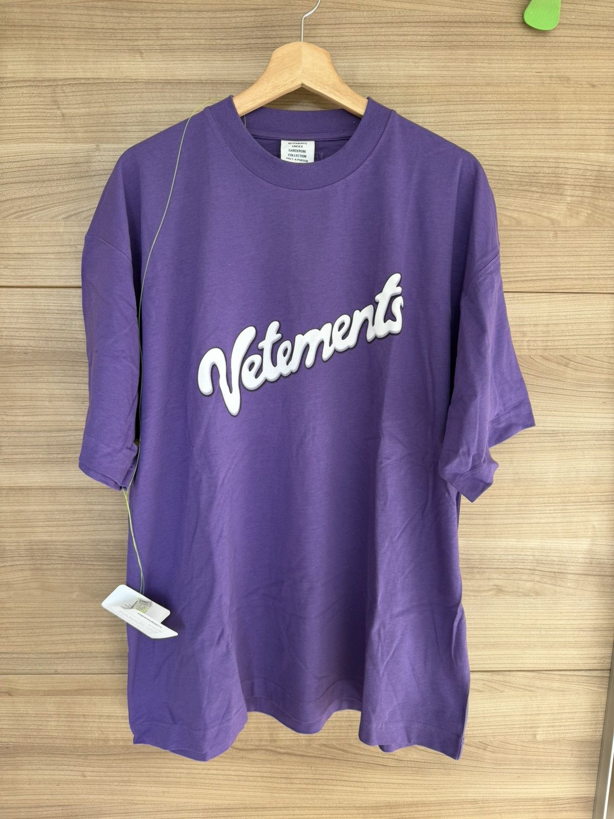 Vetements Vetements Logo T-shirt Purple Size US XS / EU 42 / 0 - 1 Thumbnail