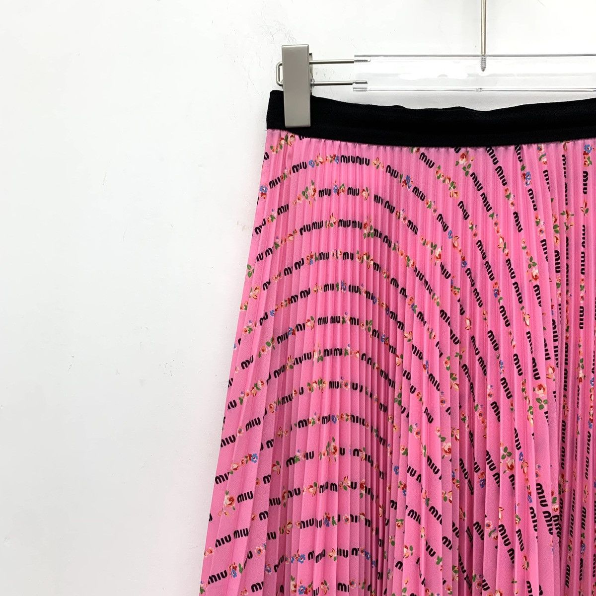Miu Miu Miu Miu Pink Logo Letter Pop-up Full Print Pleated Skirt Size 26" / US 2 / IT 38 - 3 Thumbnail