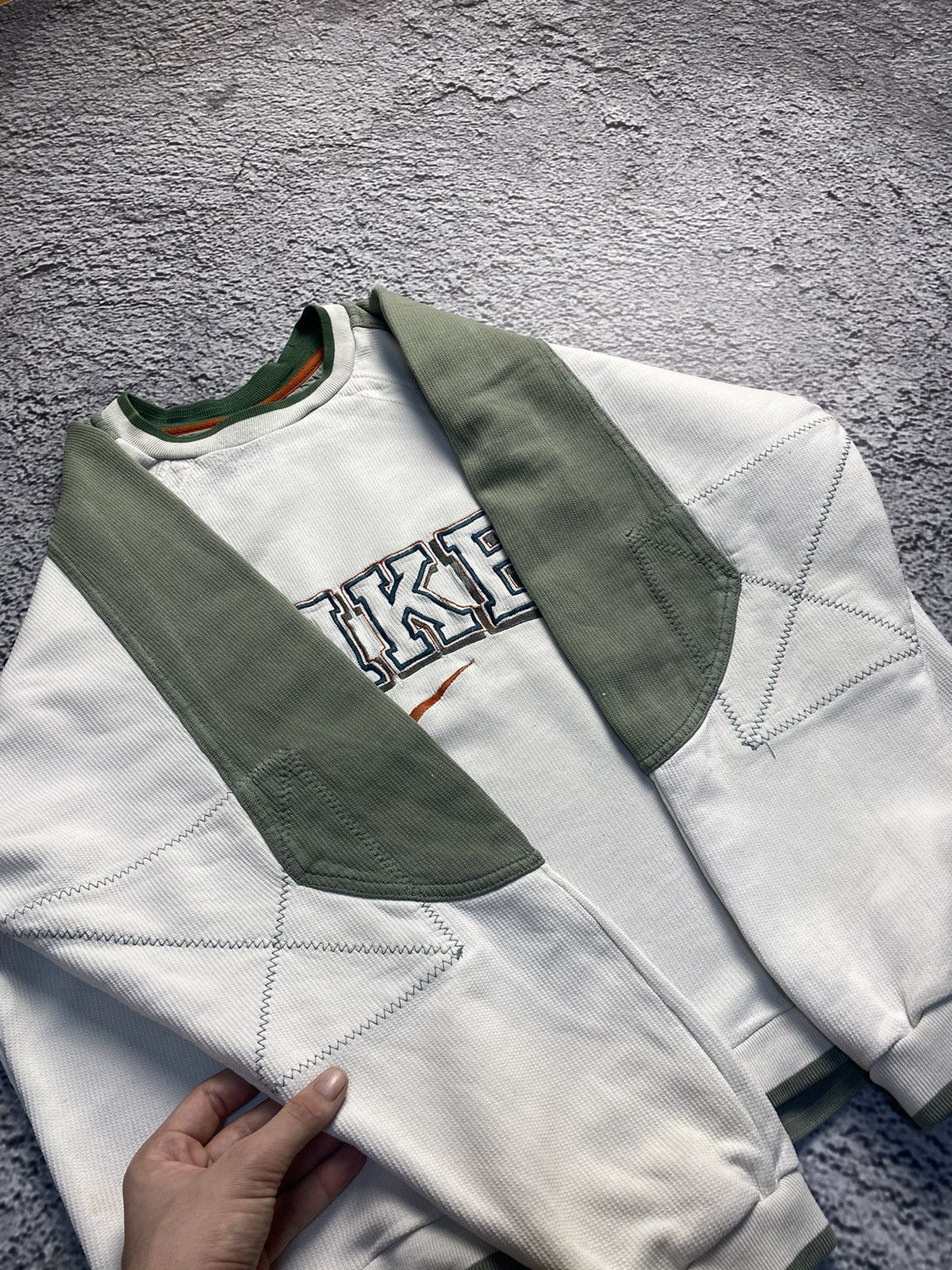 Nike Nike very rare vintage sweatshirt big logo boxed fit Size US L / EU 52-54 / 3 - 3 Thumbnail