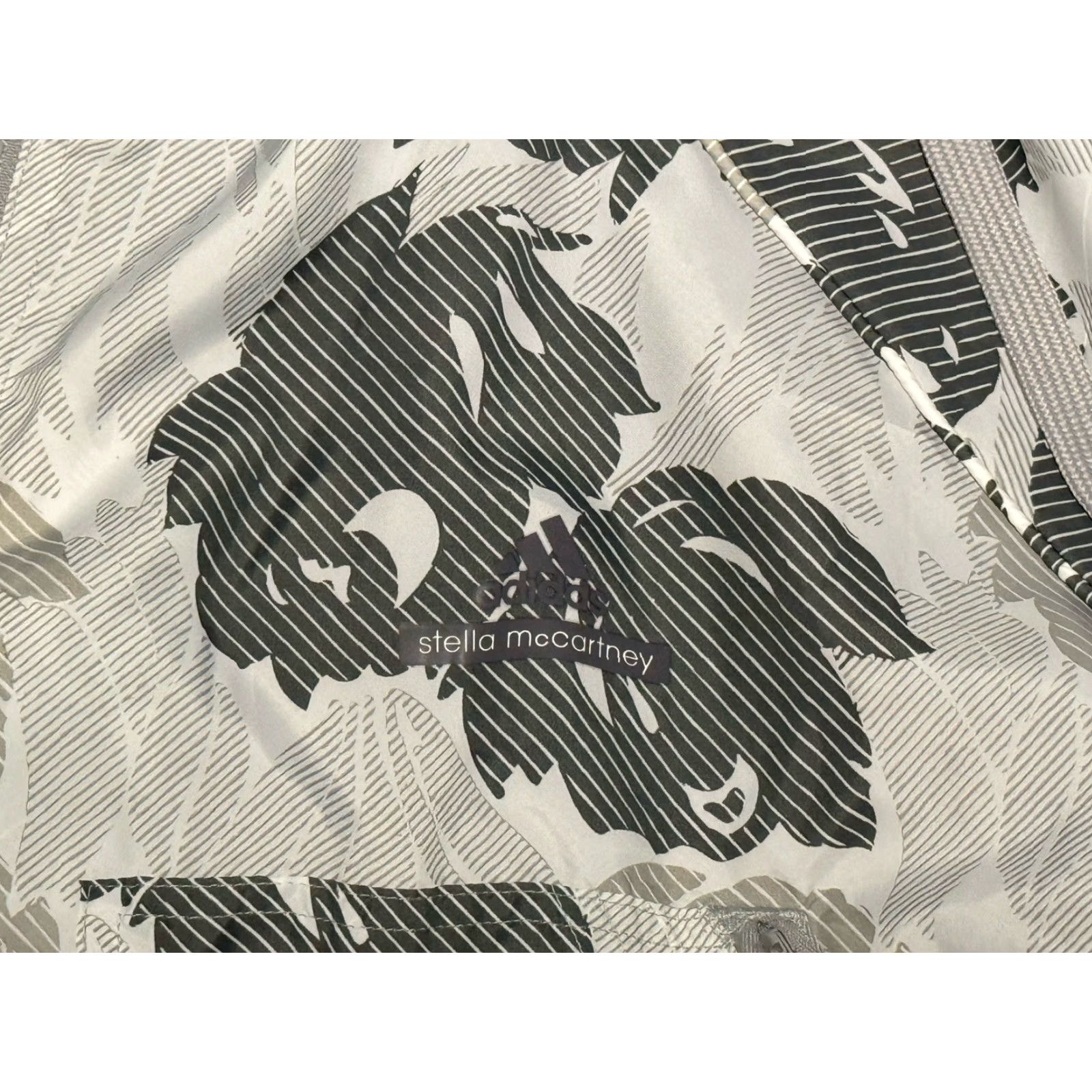 Stella McCartney Adidas x Stella McCartney Floral Windbreaker Jacket Women M Gray EUC Size M / US 6-8 / IT 42-44 - 2 Thumbnail