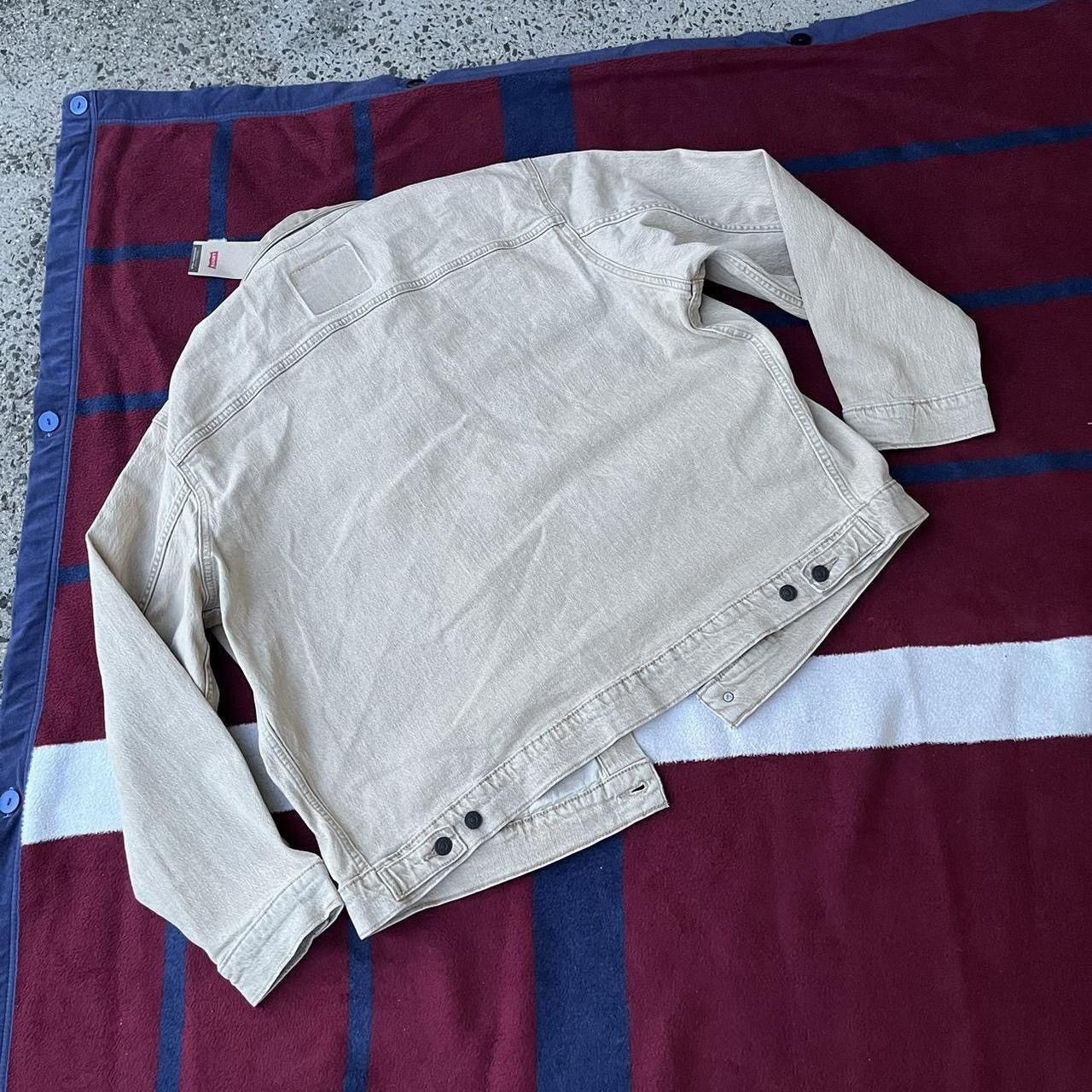 Levi's NWT Levi’s stock trucker jacket beige denim jacket Size US XL / EU 56 / 4 - 2 Thumbnail