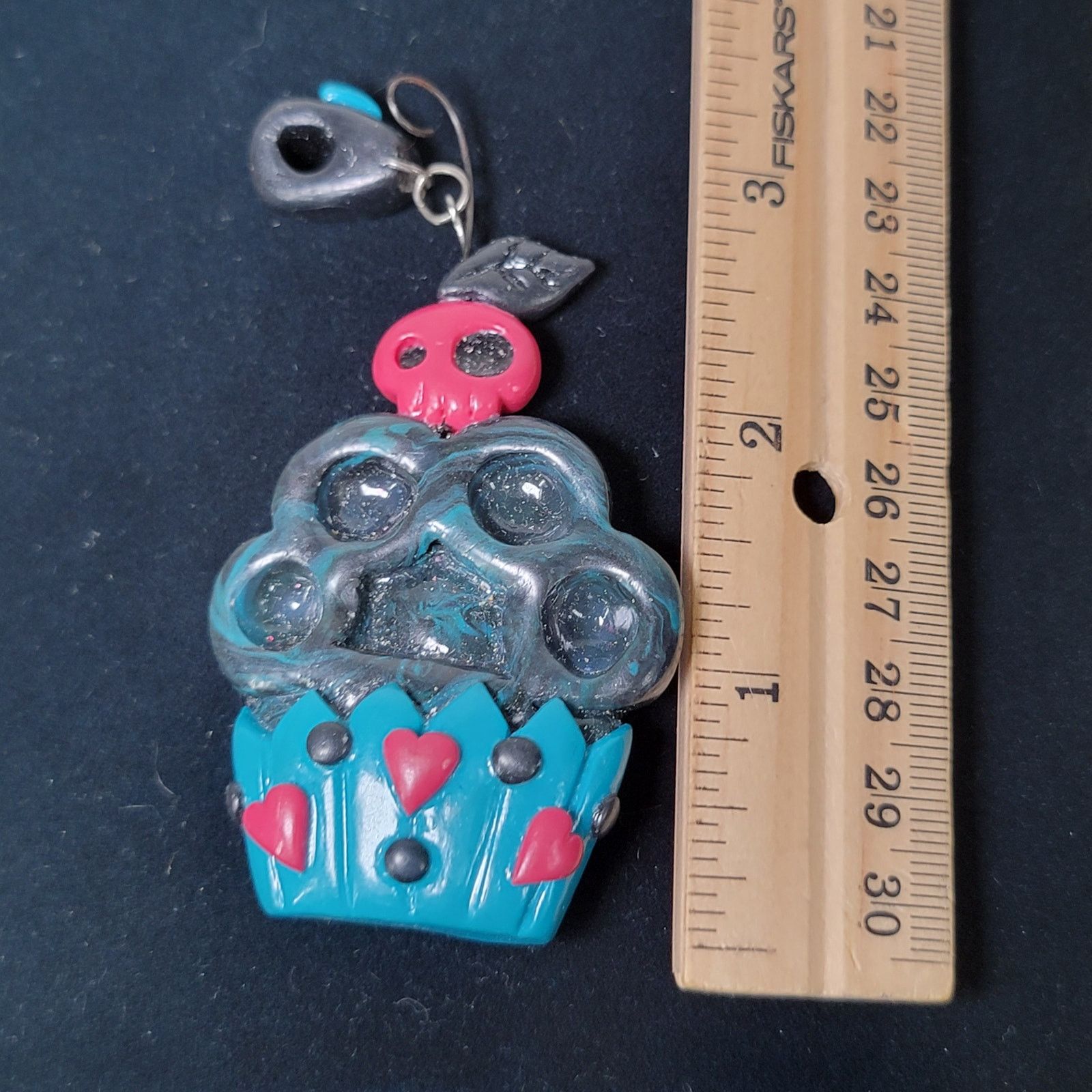 Other Decorative Cupcake-Shaped Pendant w/ Skull and Knuckle Size ONE SIZE - 3 Thumbnail