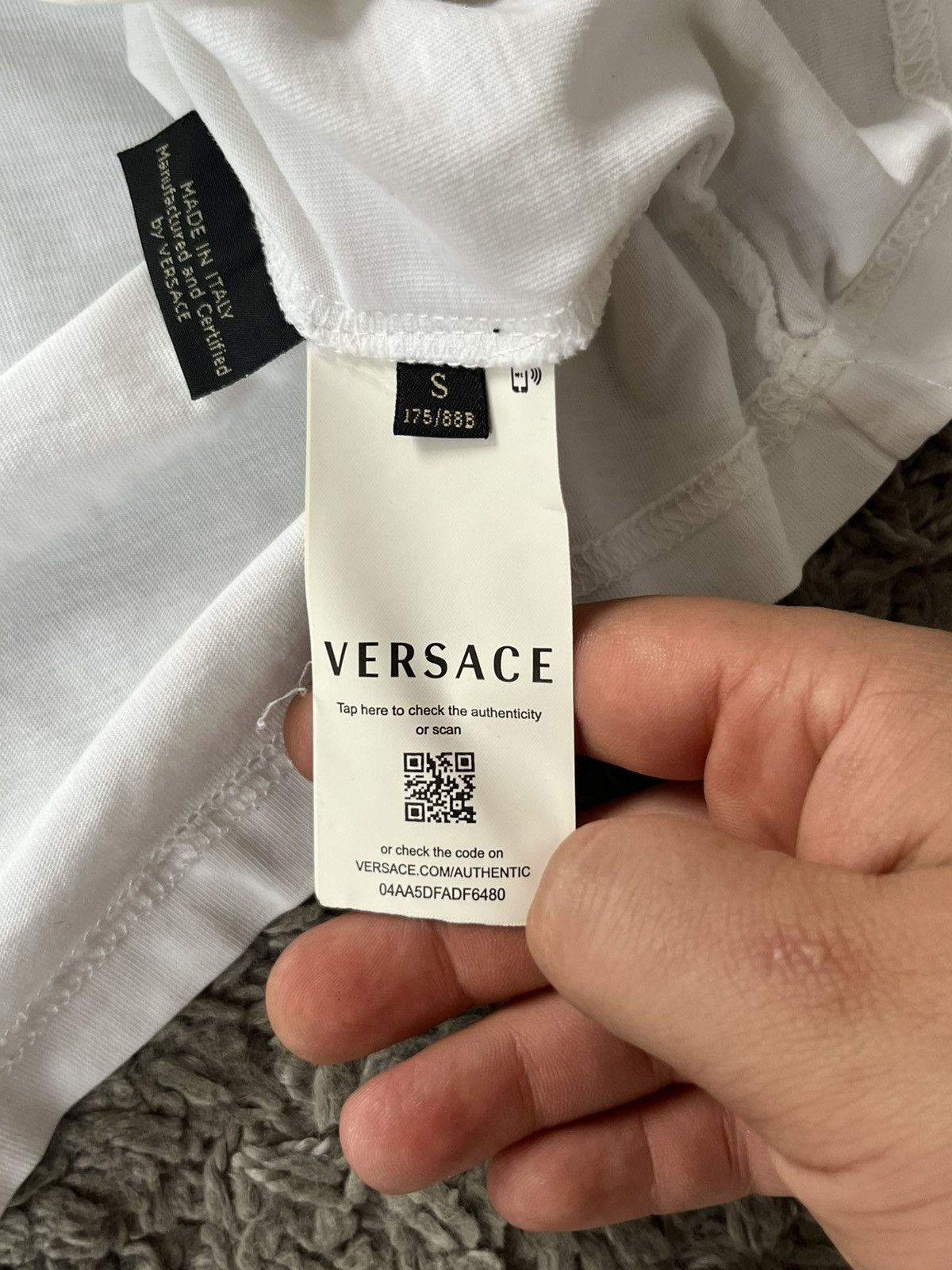 Versace Vintage Tee Versace BIG LOGO Streetwear Size US S / EU 44-46 / 1 - 9 Thumbnail