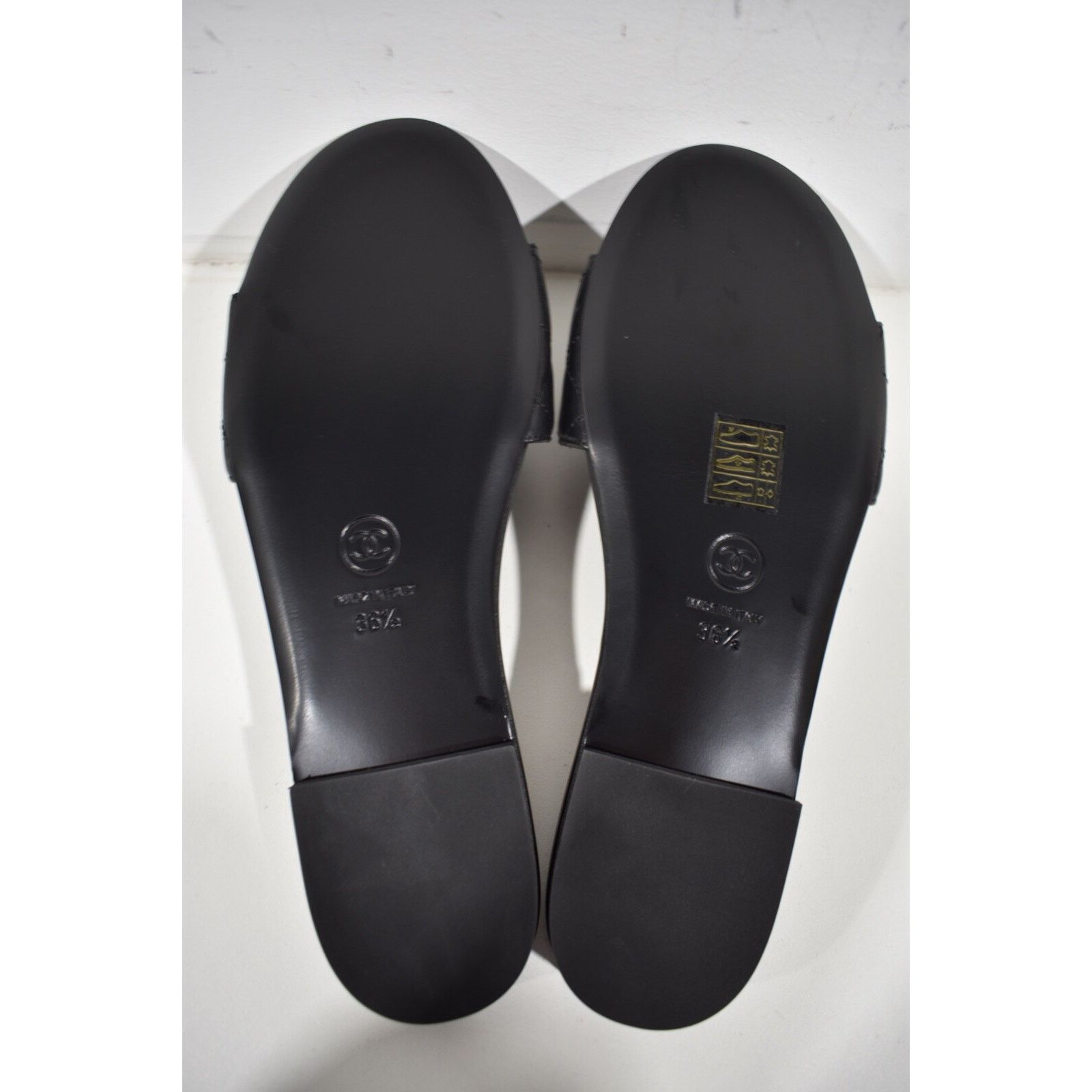 Chanel Chanel 23P Black Chain Gold CC Logo Quilted Mules Slide Size US 6.5 / IT 36.5 - 12 Thumbnail