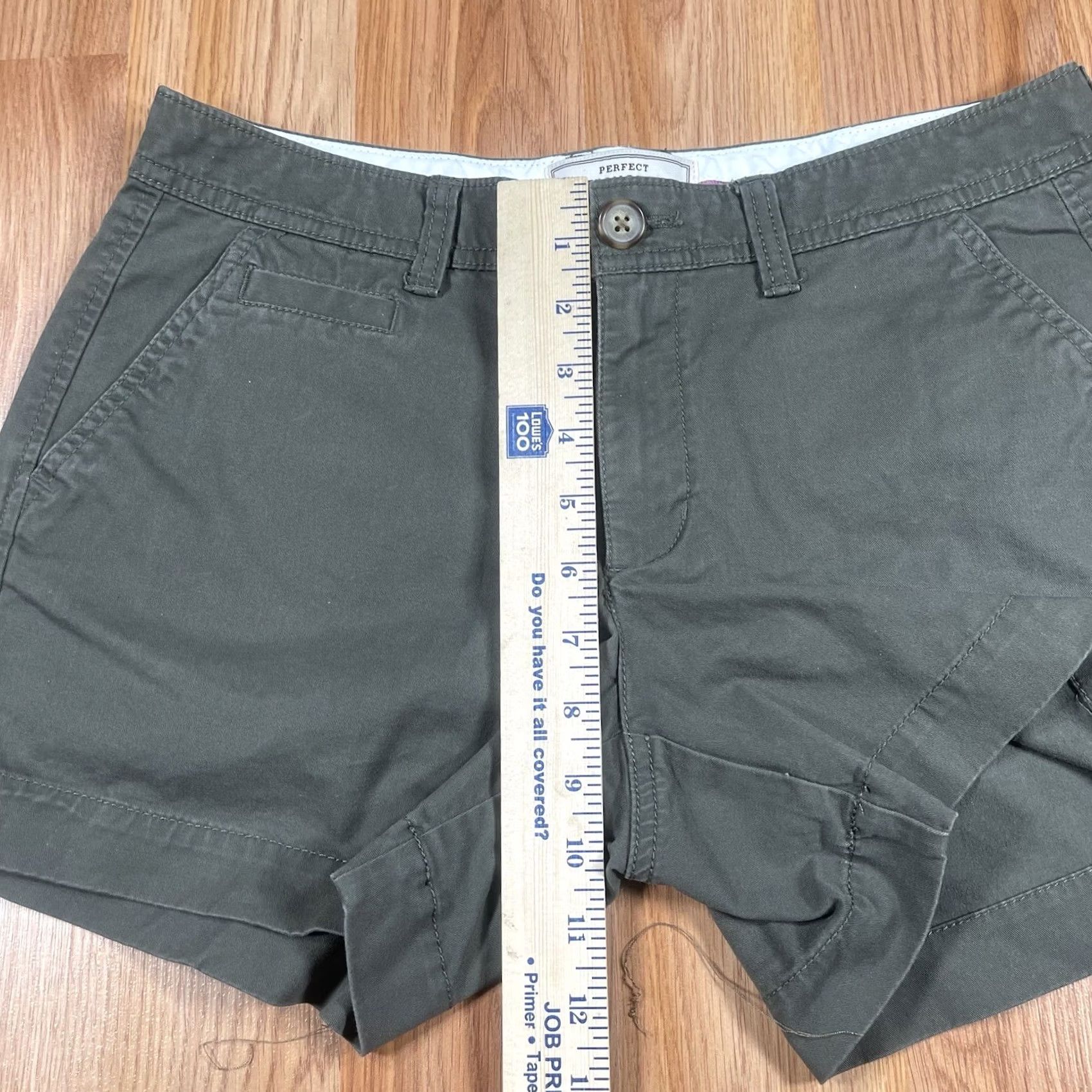 Old Navy Old Navy 5” Shorts Women’s 4 Olive Stretch Chino Flat Front Khaki Slacks Shorts Size 27" / US 4 / IT 40 - 7 Thumbnail