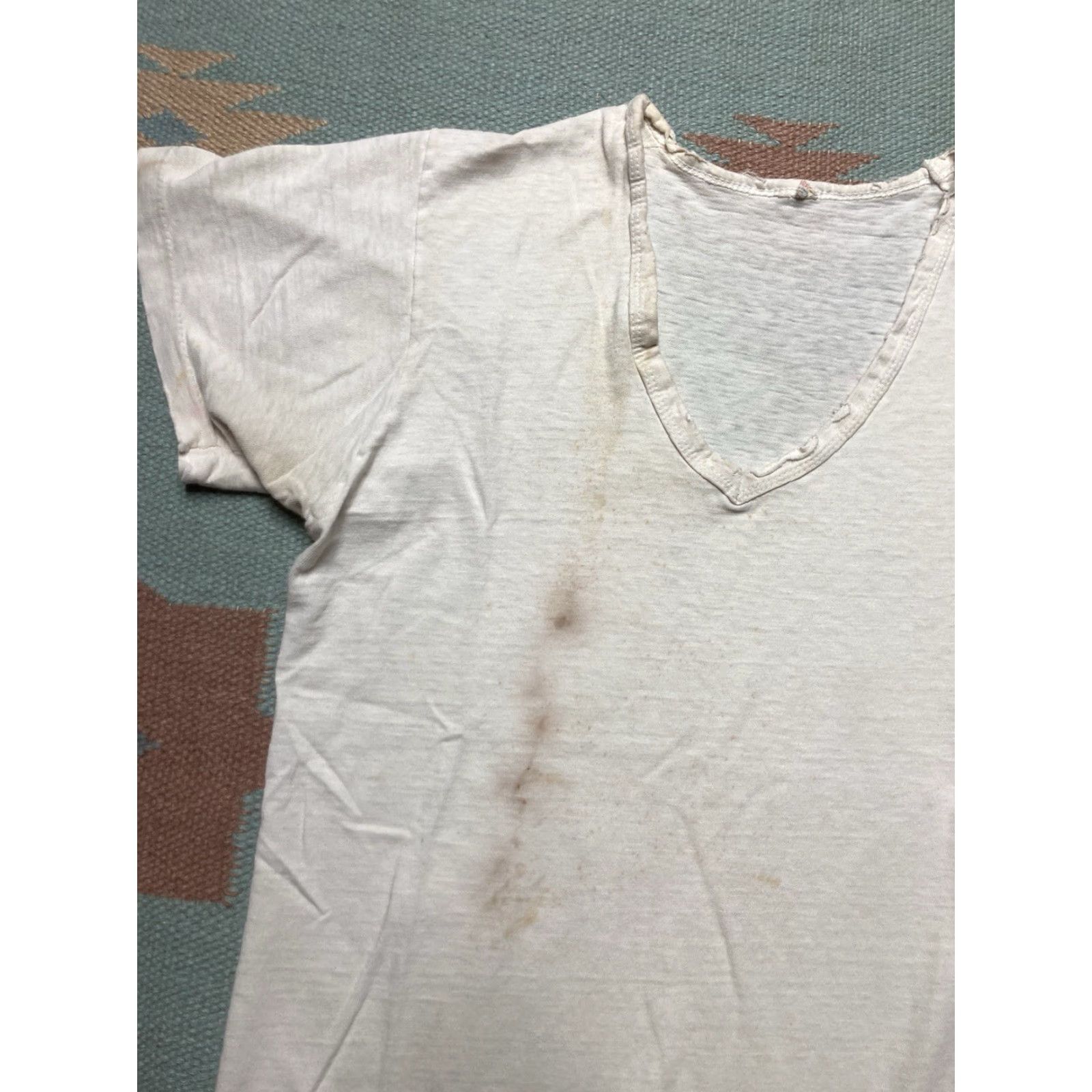Fruit Of The Loom VINTAGE 70s blank white T-shirt V-Neck Fruit of the Loom Grunge Medium M Mens Size US M / EU 48-50 / 2 - 3 Thumbnail