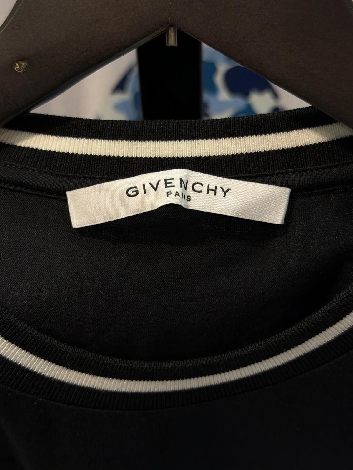 Givenchy Mens T-Shirt Givenchy Paris Black White Authentic $850 Large Size US L / EU 52-54 / 3 - 7 Thumbnail