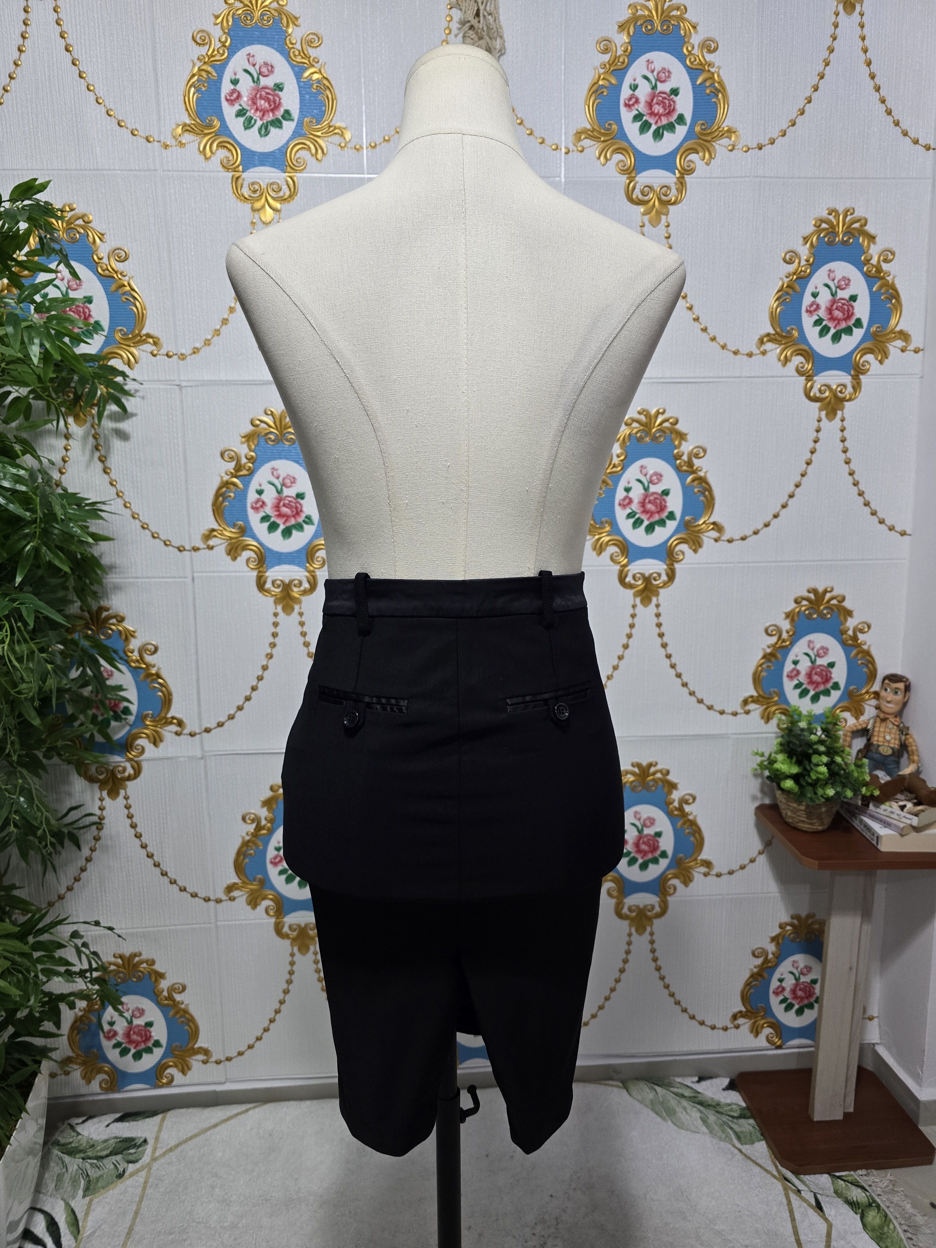 Elisabetta Franchi ELISABETTA FRANCHI skirt women Like new Size 27" / US 4 / IT 40 - 10 Thumbnail