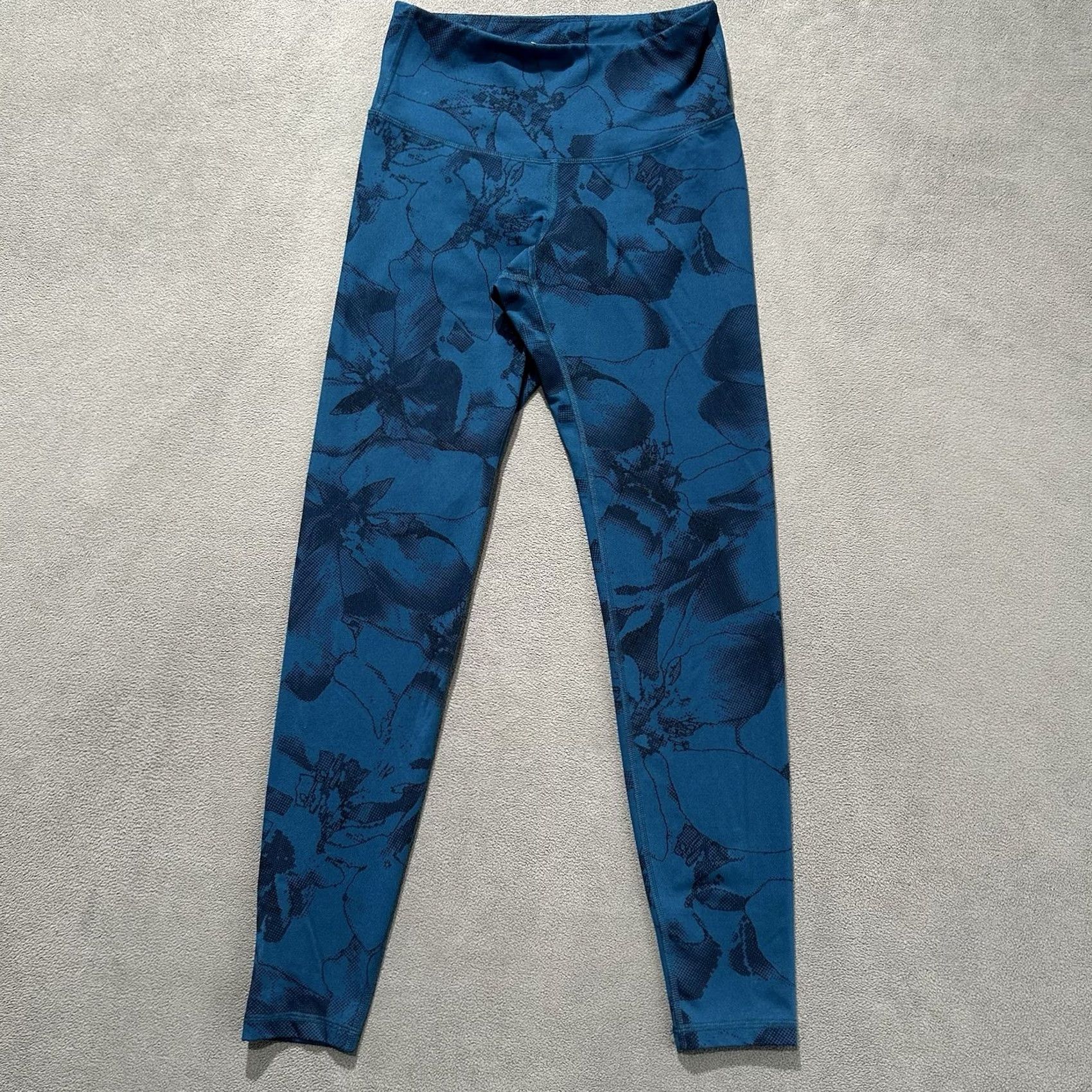 Old Navy Old Navy Active Go Dry Leggings Womens M Blue Floral AOP Print Stretch Yoga Size 32" / US 10 / IT 46 - 2 Thumbnail