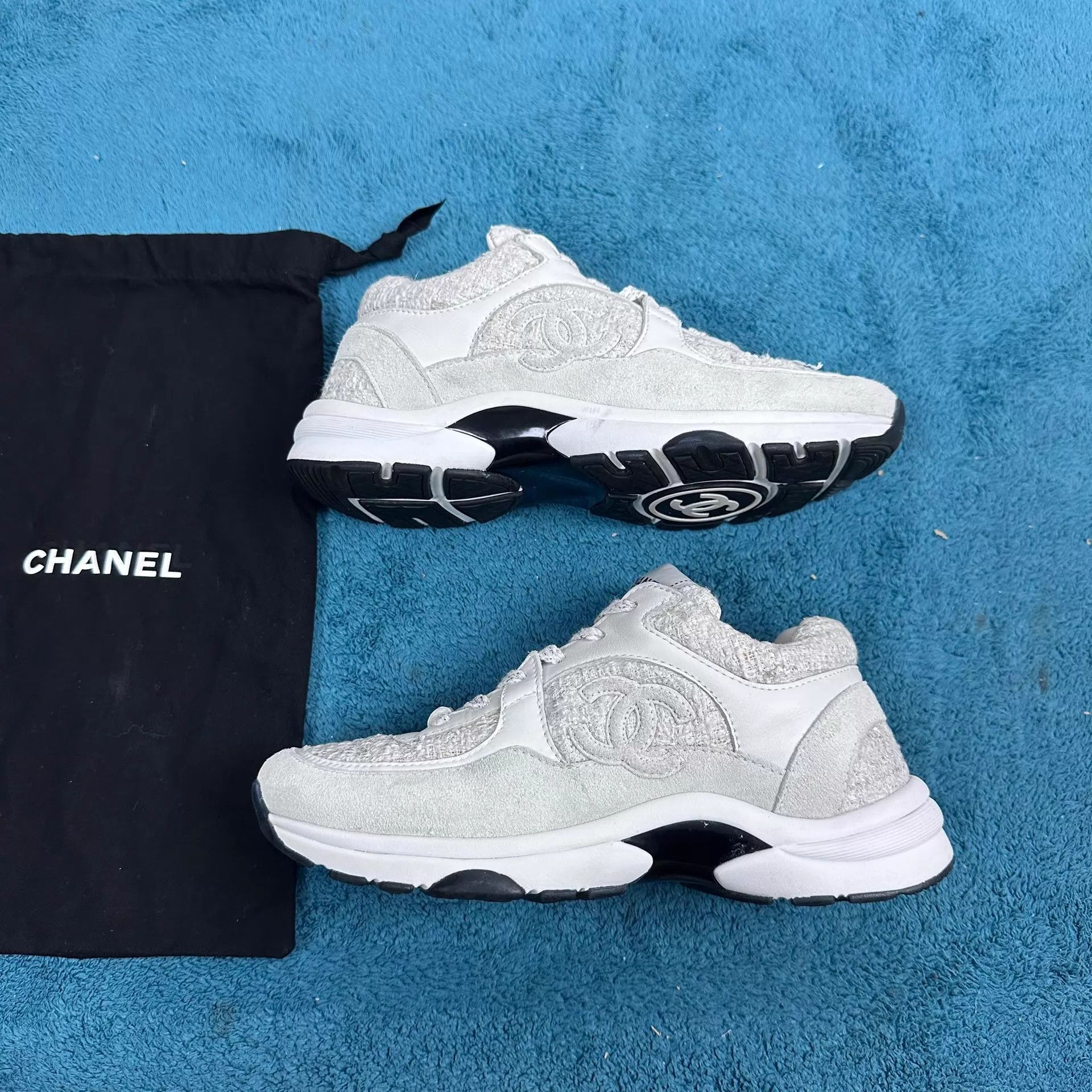 Chanel Chanel Leather Tweed Logo Low-Top Shoes White 35.5 Size US 5 / IT 35 - 2 Thumbnail