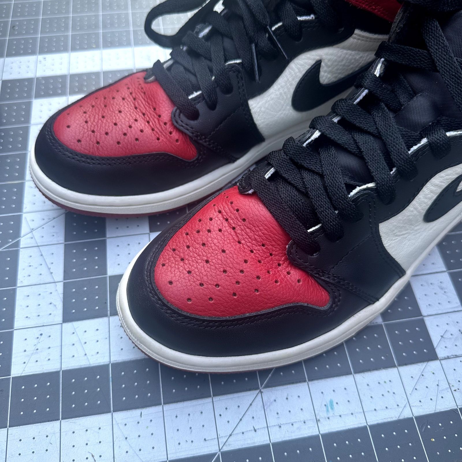 Jordan Brand Jordan 1 'Bred Toe' Size US 8 / EU 41 - 8 Thumbnail