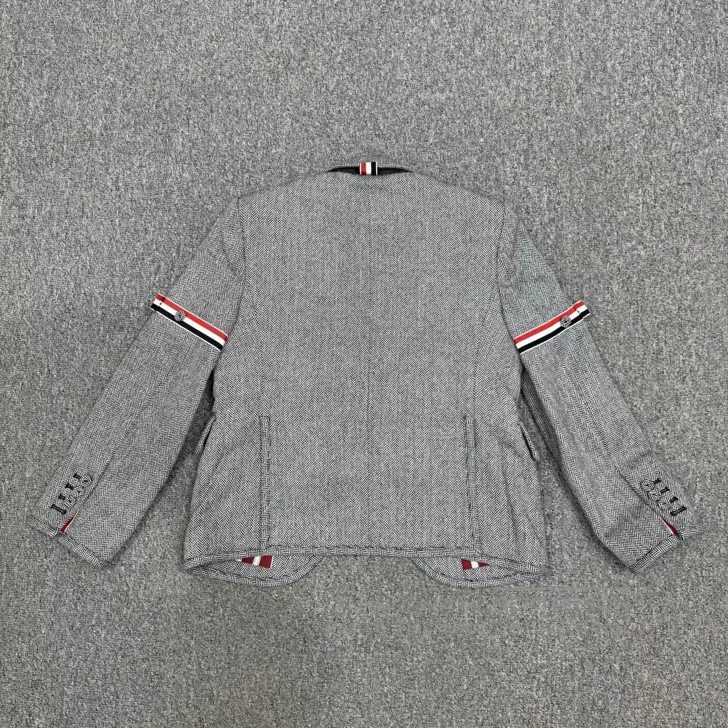 Thom Browne thom browne wool blazer with shoulder straps. Size US S / EU 44-46 / 1 - 2 Thumbnail