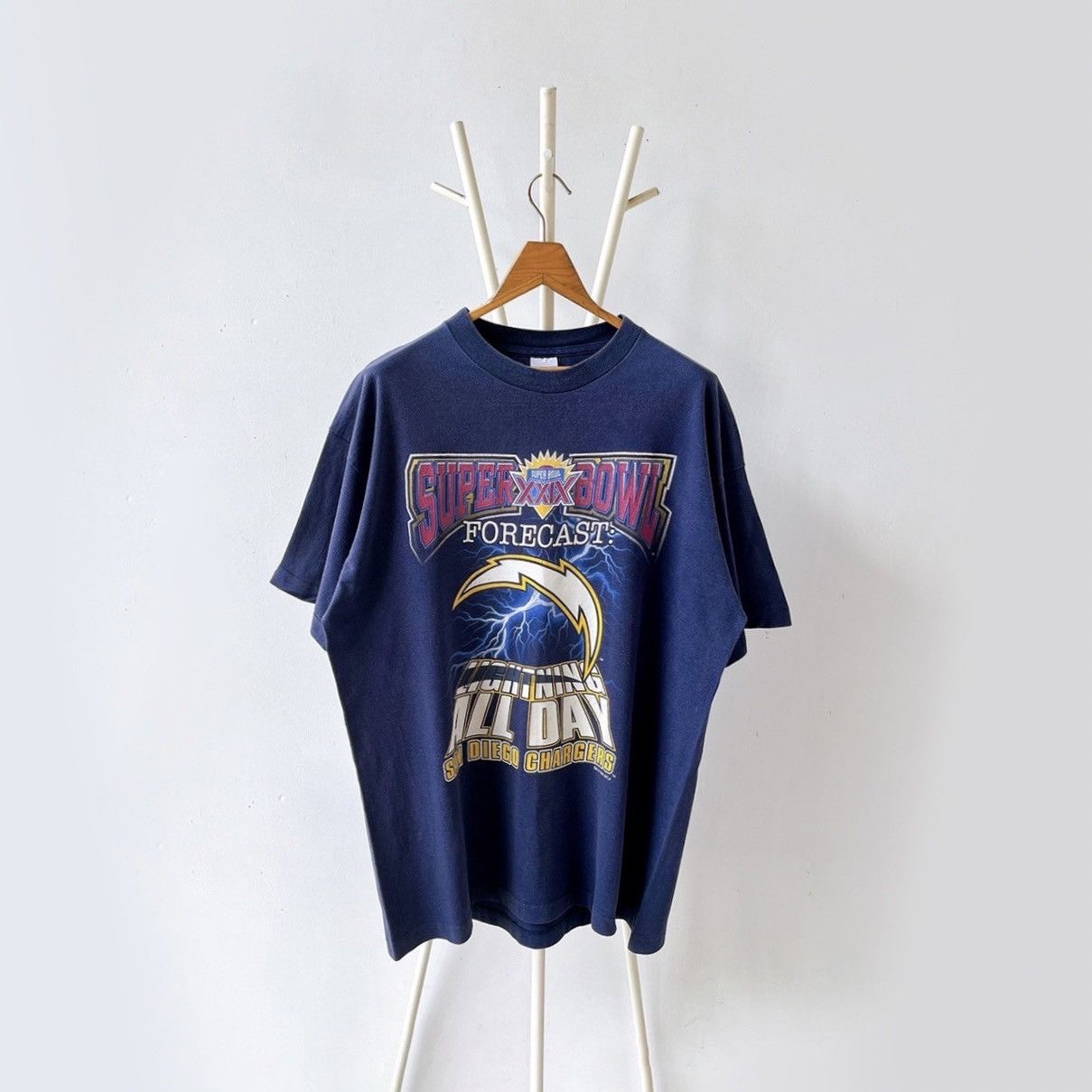 Vintage 90s San Diego Chargers NFL t-shirt/ XL Size US XL / EU 56 / 4 - 1 Thumbnail