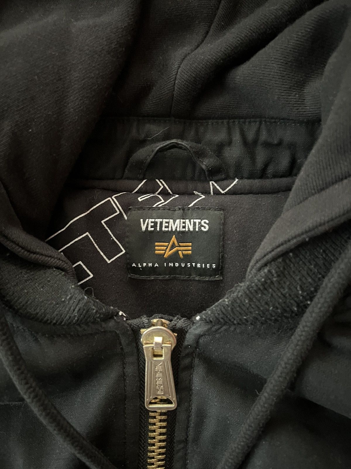 Vetements Vetements Emoji Hooded Bomber 2018 alpha industries Size US M / EU 48-50 / 2 - 7 Thumbnail