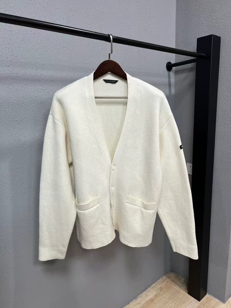 Balenciaga Balenciaga Sleeve-label cardigan Size M / US 6-8 / IT 42-44 - 1 Thumbnail