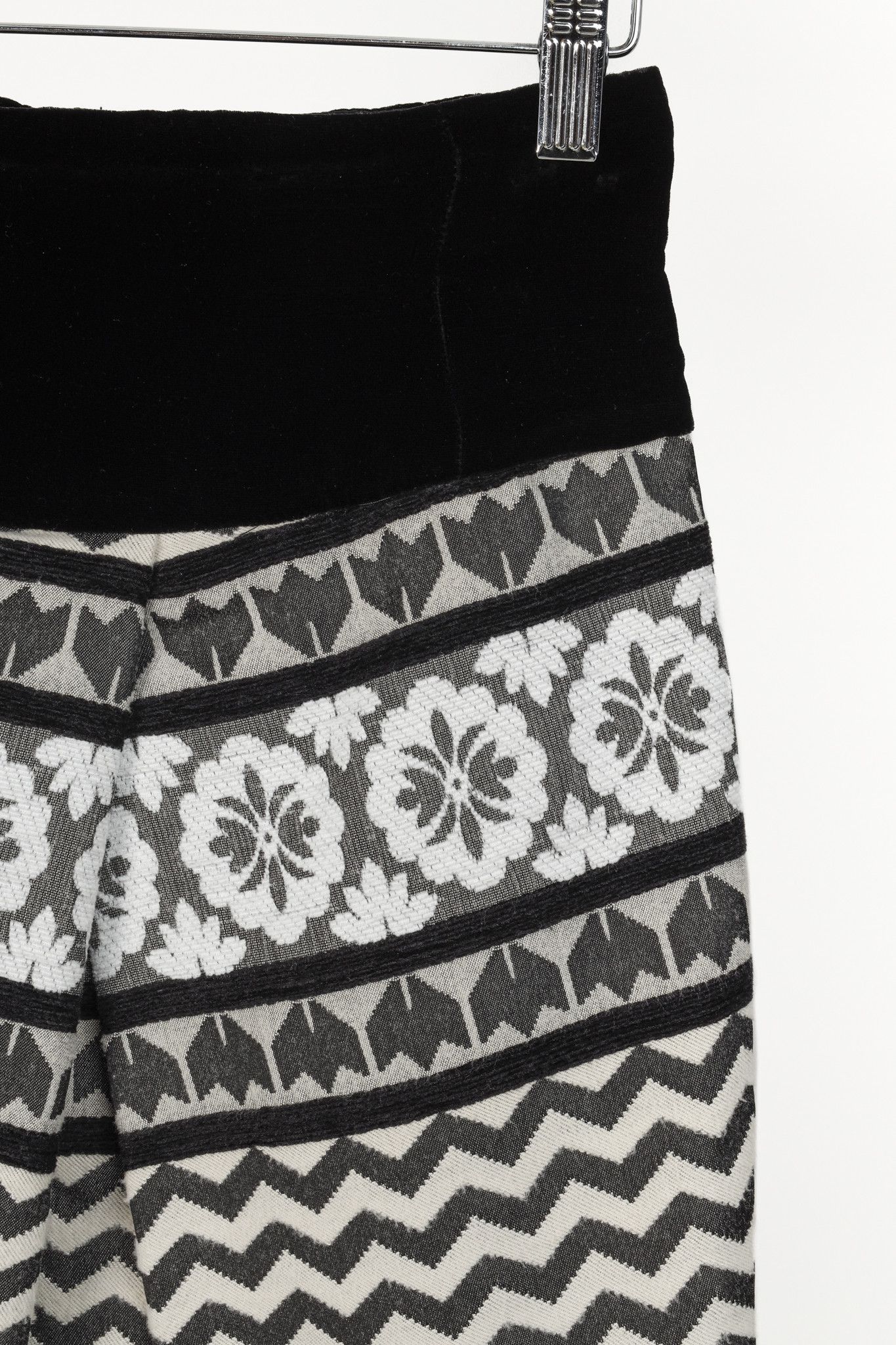 Emporio Armani Emporio Armani AW/09 Chevron-Jacquard Velvet-Waist Skirt Size 25" / US 0 / IT 36 - 4 Thumbnail
