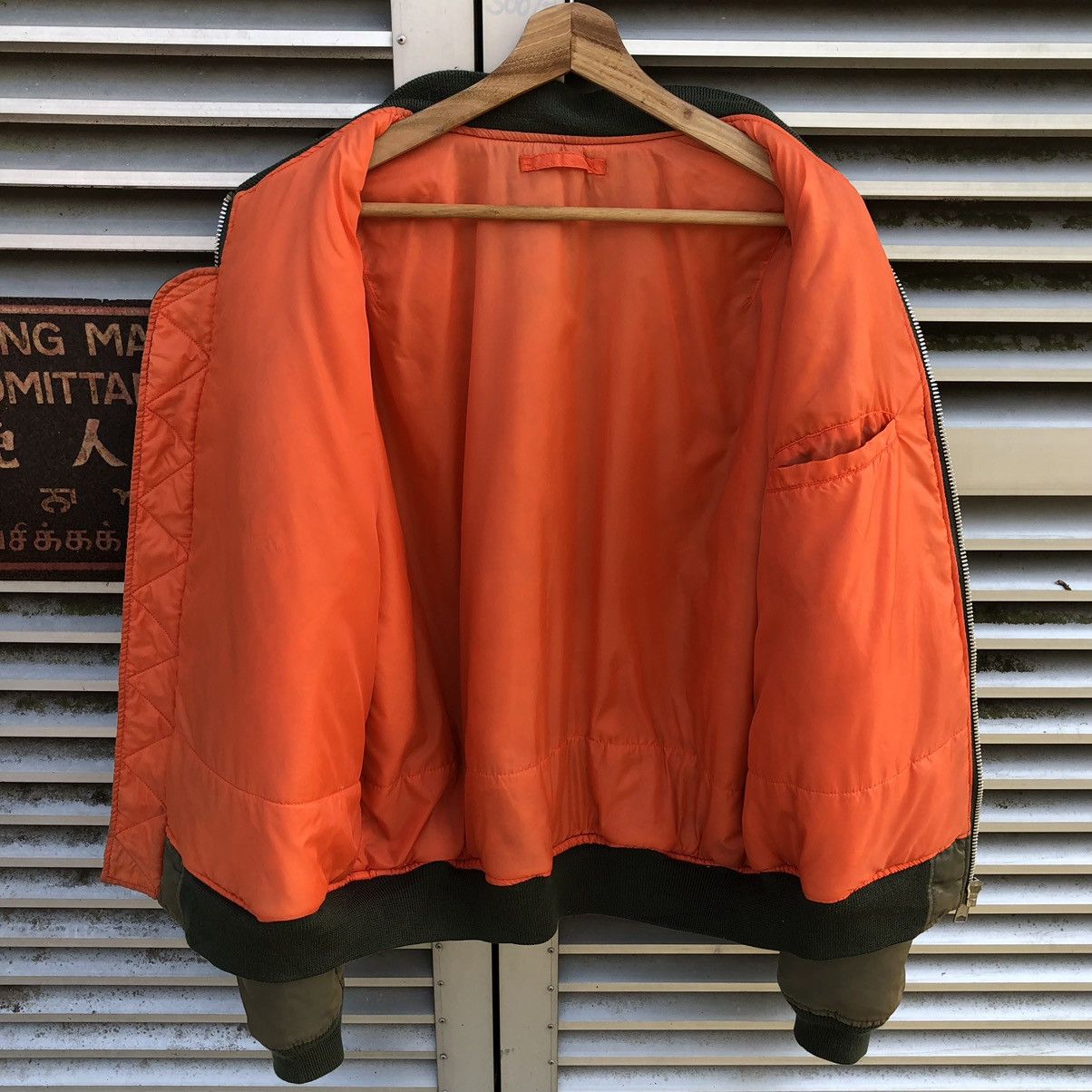 Vintage Vintage 90s Uniqlo Sun Faded Ma-1 Bomber Jacket Size US XL / EU 56 / 4 - 8 Thumbnail