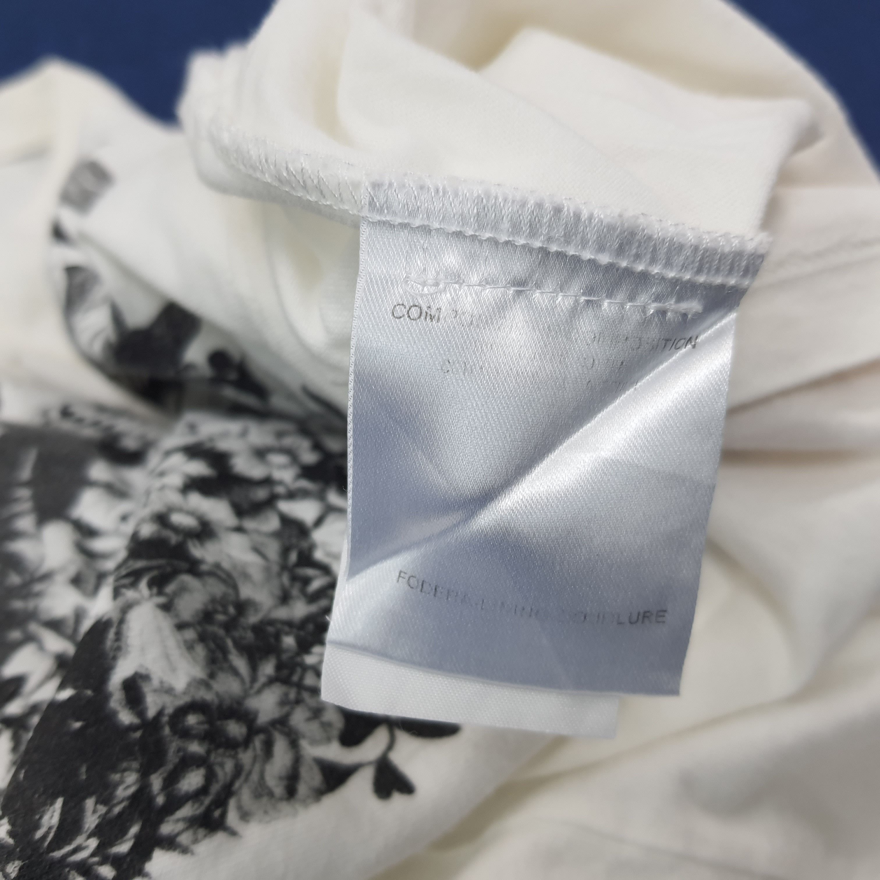 Alexander McQueen Vintage Alexander McQueen Designer Tshirt C239n79 Size US M / EU 48-50 / 2 - 5 Thumbnail