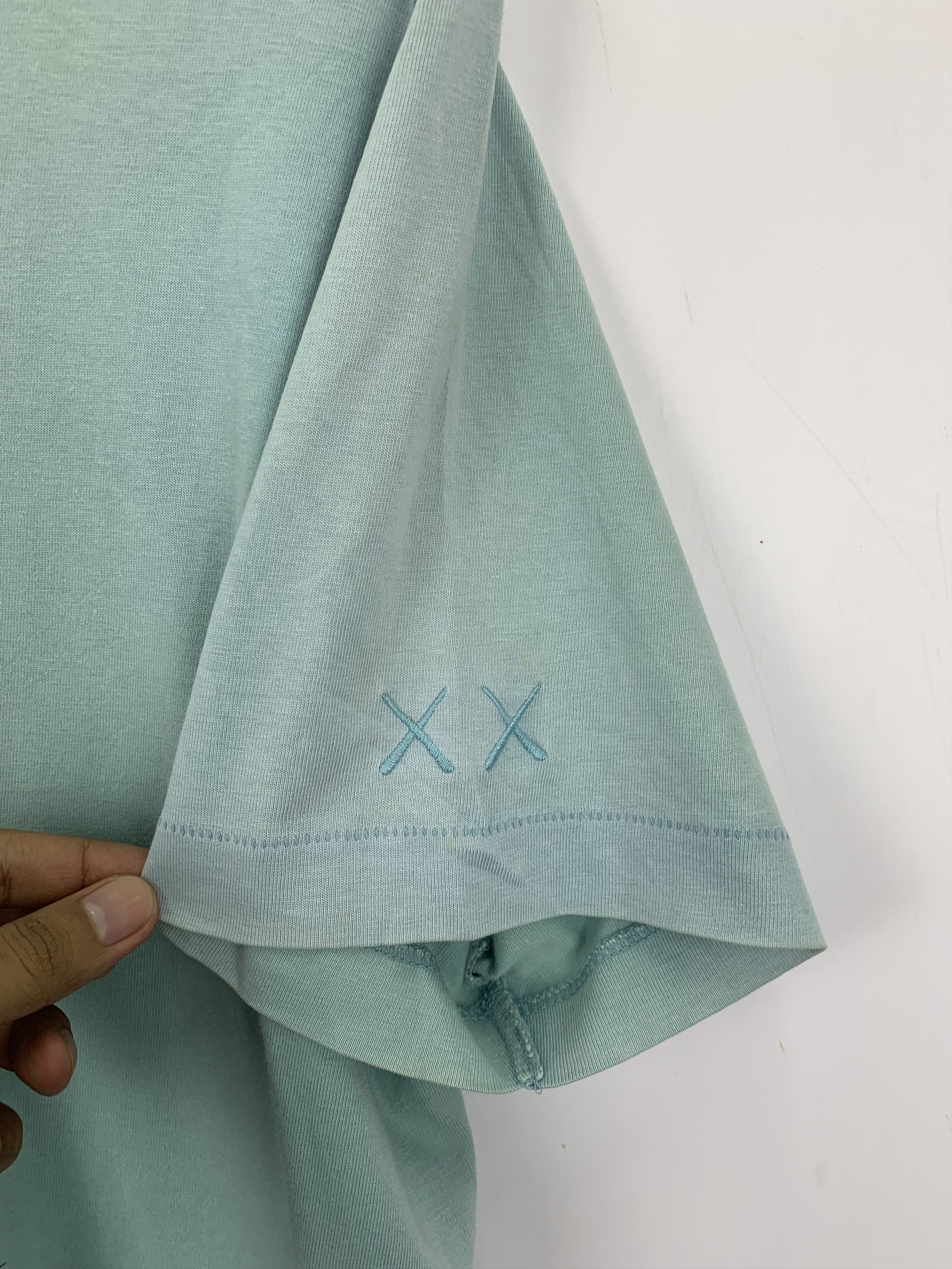 Kaws × Uniqlo Uniqlo X Kaws T Shirt TA0049 Size US M / EU 48-50 / 2 - 6 Thumbnail