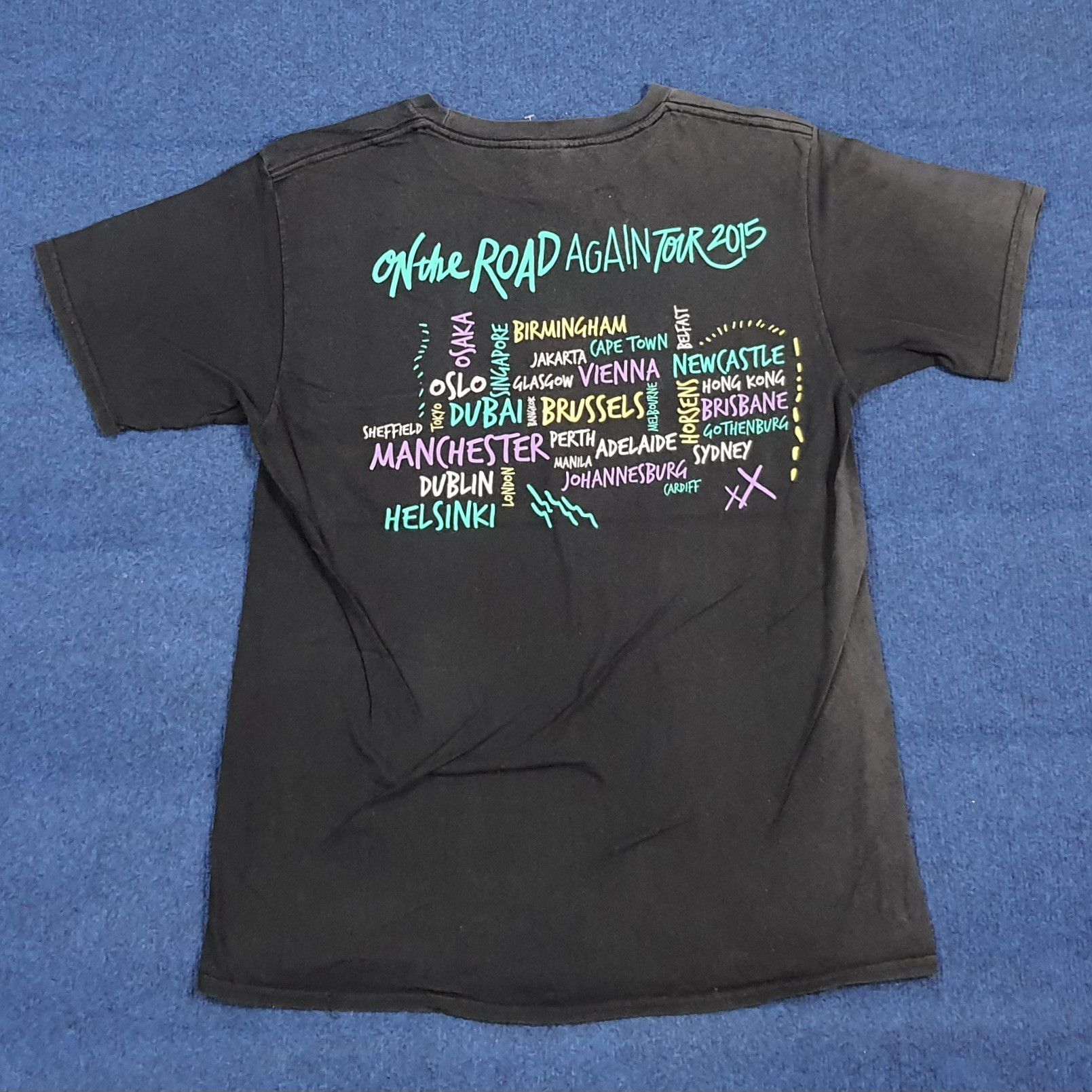 Band Tees Vintage One Direction 1D 2015 Tour Tshirt C301N77 Size US M / EU 48-50 / 2 - 4 Thumbnail