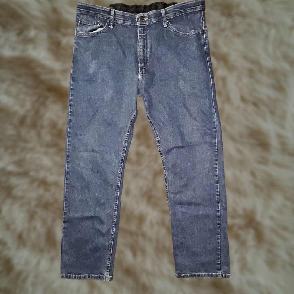 Wrangler Wrangler Jeans Men 38x30 Straight Leg High Rise Dark Blue Denim Workwear Wrangler USA Pockets Comfort Easy Care Regular Inseam 29" 38x30 Size US 38 / EU 54 - 1 Thumbnail