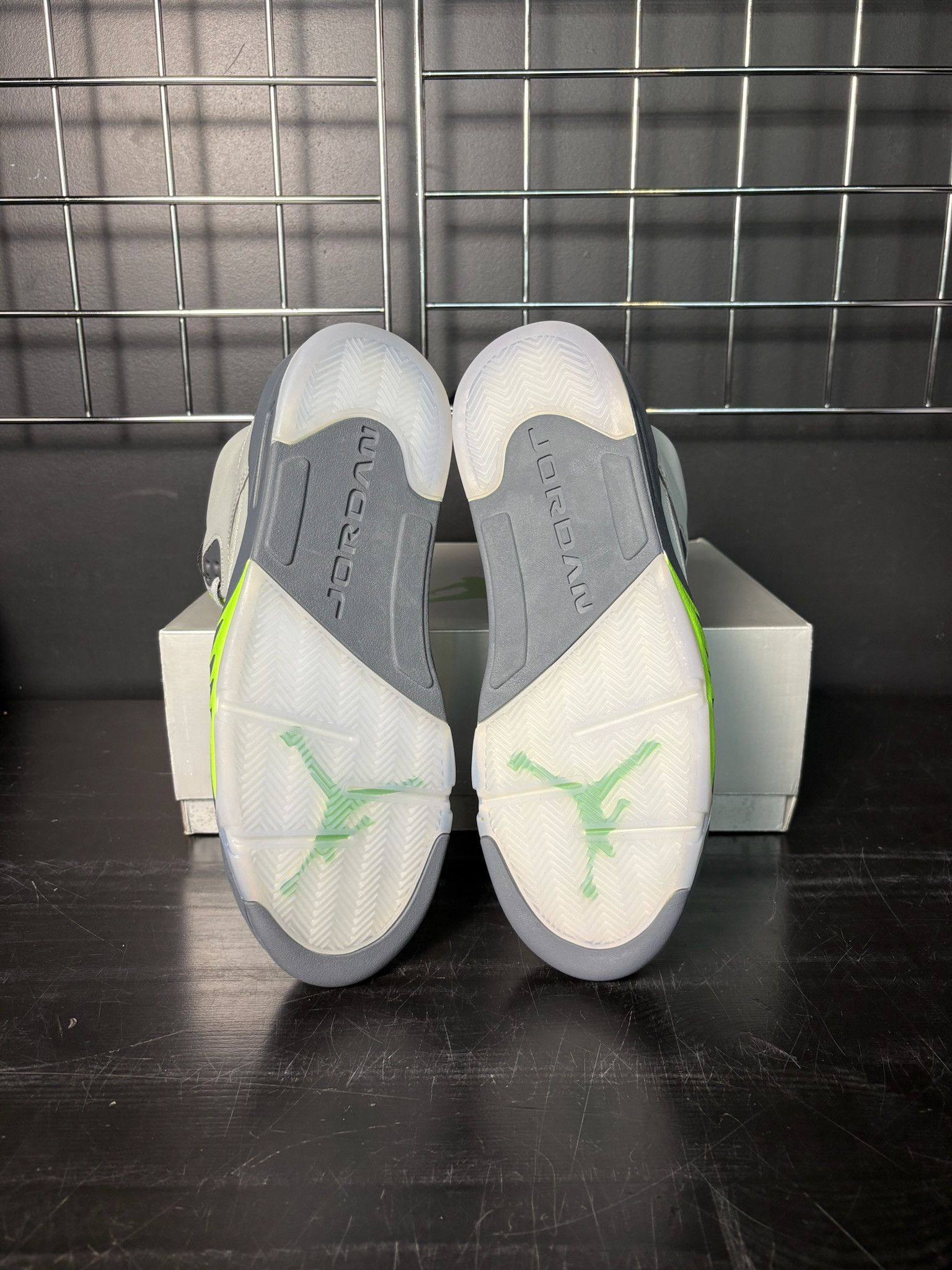 Jordan Brand Air Jordan 5 Retro "Green Bean" (2022) - Size 11 Size US 11 / EU 44 - 4 Thumbnail