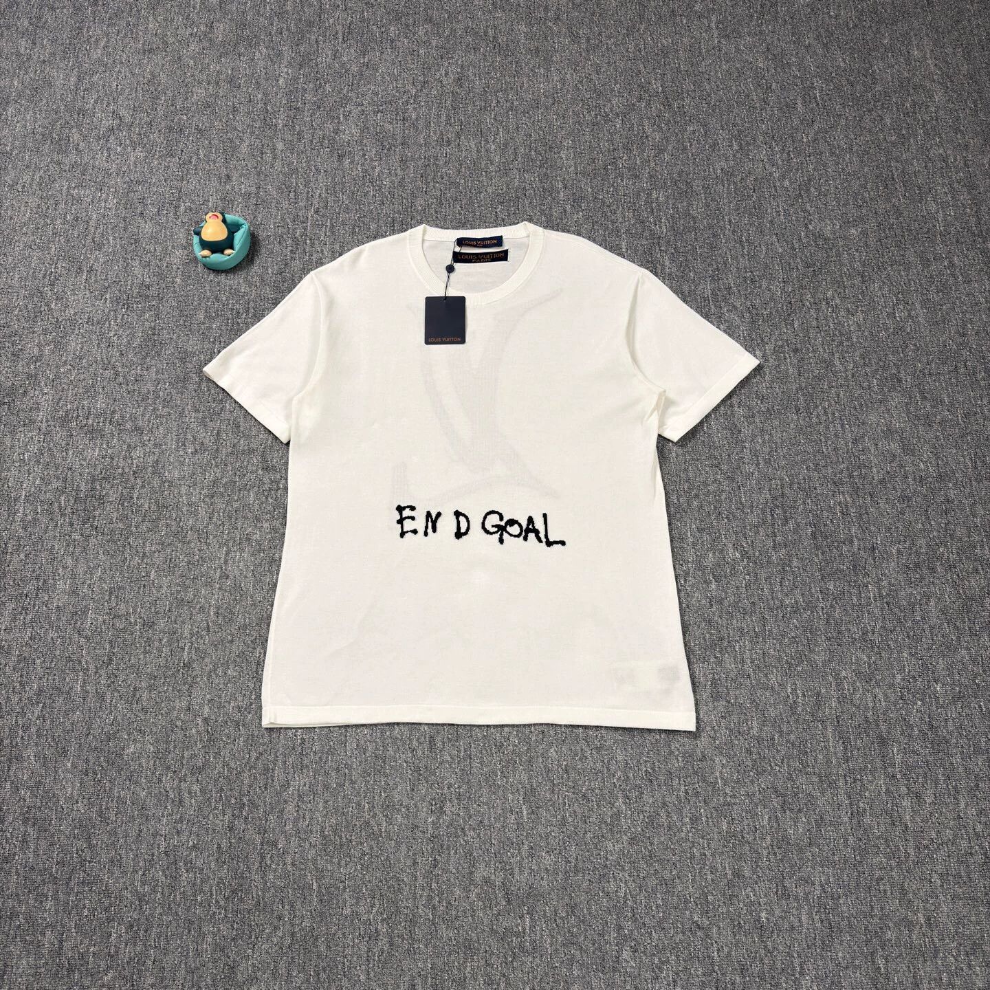 Louis Vuitton LV Curved Logo Cream Knit SS Tee XL LN Size US XL / EU 56 / 4 - 1 Thumbnail