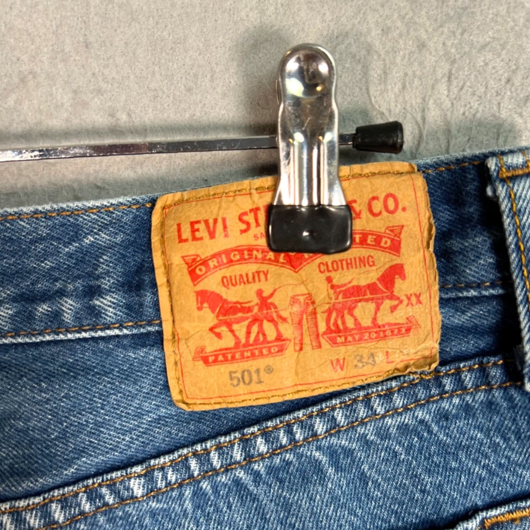 Levi's Levi's 501 Jeans Mens Size 34 Blue Denim Straight Leg Regular 5-Pocket Pattern Solid Button Closure Vintage No Size US 34 / EU 50 - 3 Thumbnail
