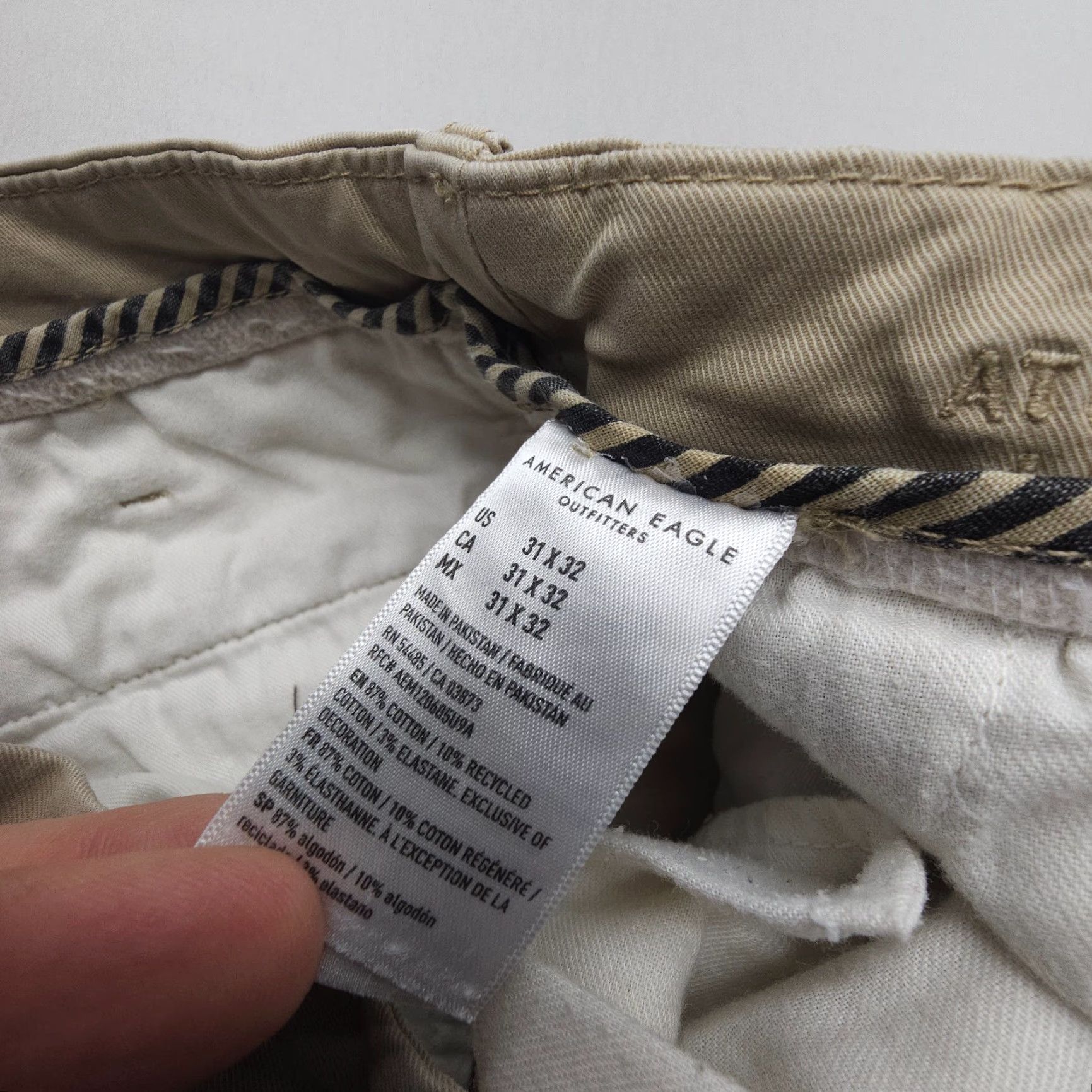 American Eagle Outfitters American Eagle Outfitters Athletic Straight Live-in Khakis Chino Pants Mens 31 x 32 Beig e Comfort Stretch Pockets Regular 31in Inseam Size US 31 - 5 Thumbnail