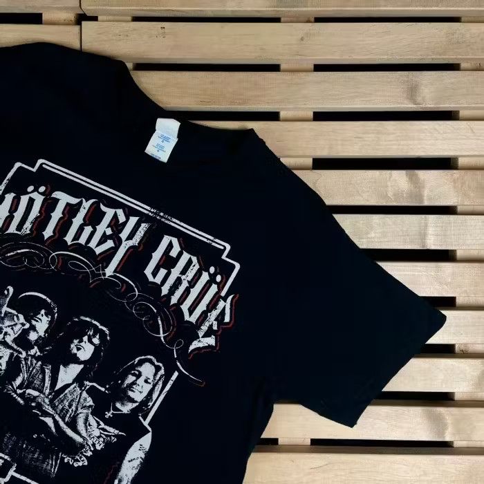 Band Tees × Vintage Mens Vintage T Shirt Motley Crue Bad Boys Tour Size L Size US L / EU 52-54 / 3 - 2 Thumbnail