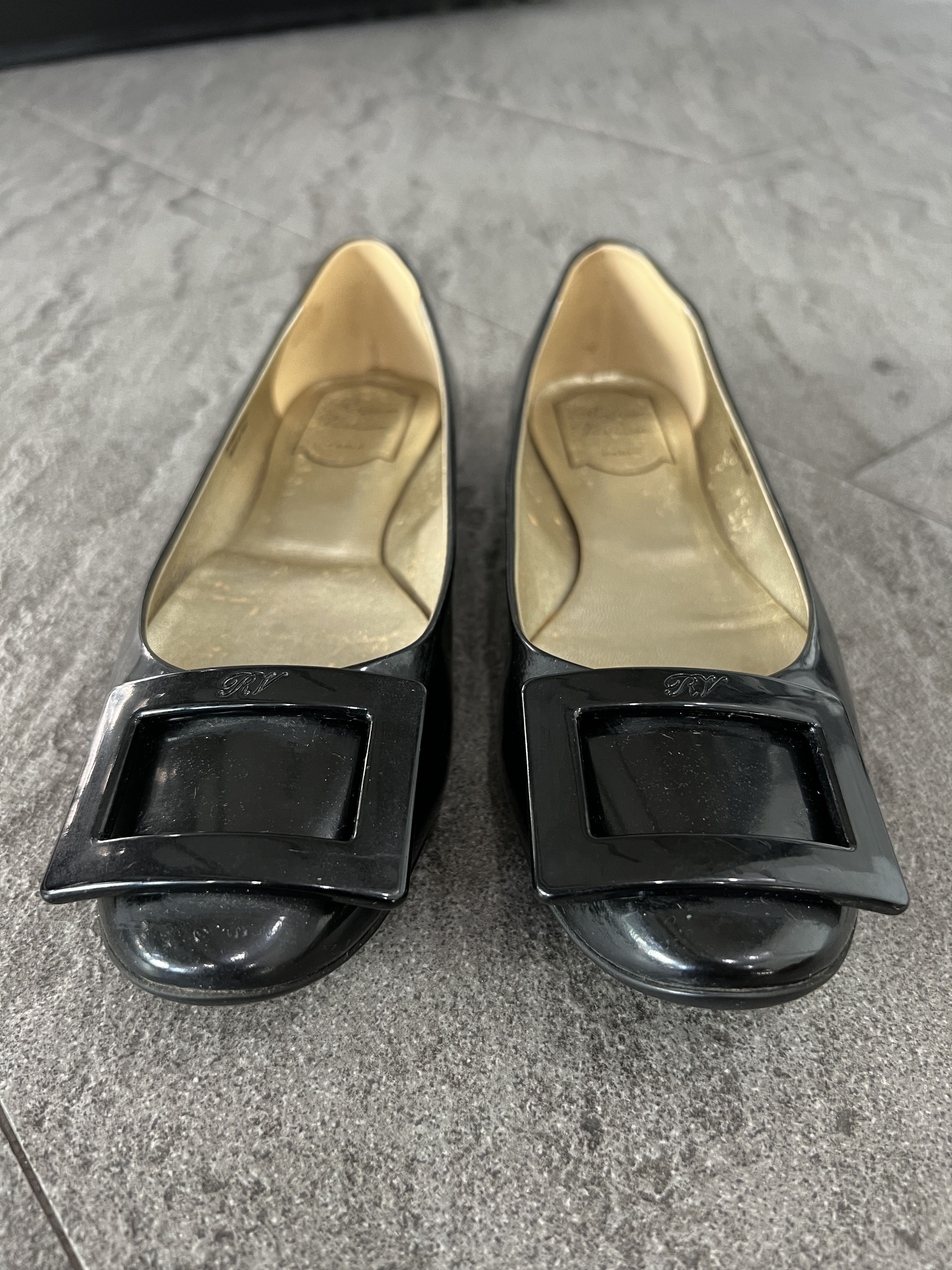 Roger Vivier Roger Vivier Gommette Patent Flats Black EU37 Size US 7 / IT 37 - 5 Thumbnail