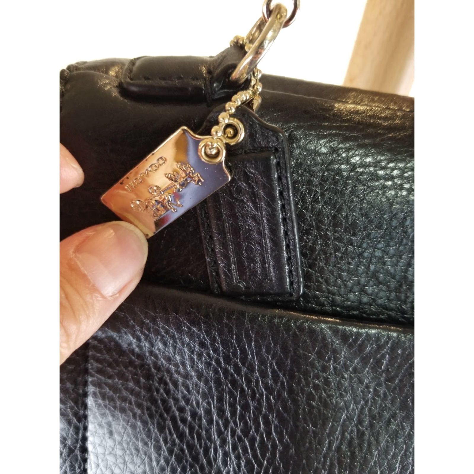 バッグ COACH Vintage Leather Black Shoulder Bag Coach Leather Shoulder Bag - Black Shoulder Bags, Handbags