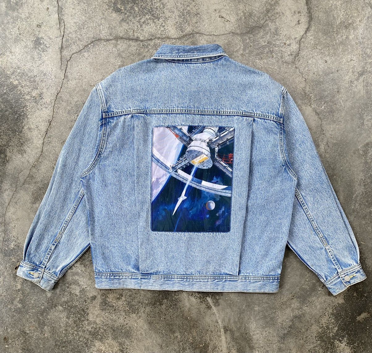 Vintage Vintage 2001 A Space Odyssey Movie Faded Denim Jacket Size US L / EU 52-54 / 3 - 2 Thumbnail